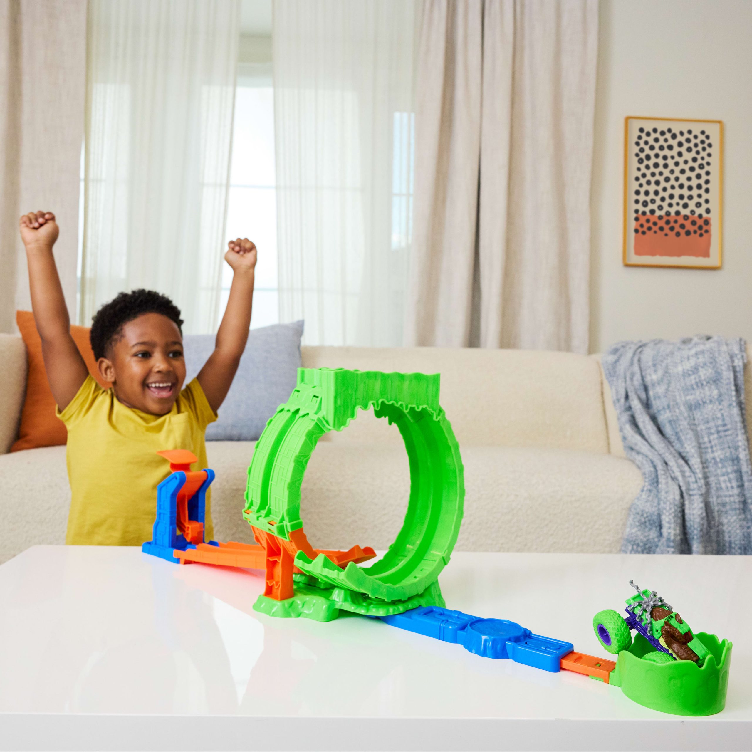Hot Wheels Monster Trucks Mutant Chaos. Loop Challenge Playset With Wreckin' Wolf Toy Truck & Slime - Image 2