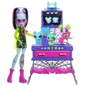 Monster High Frankie Stein Make-A-Monster Pet Doll Playset. 30+ Accessories For Countless Pet Combos