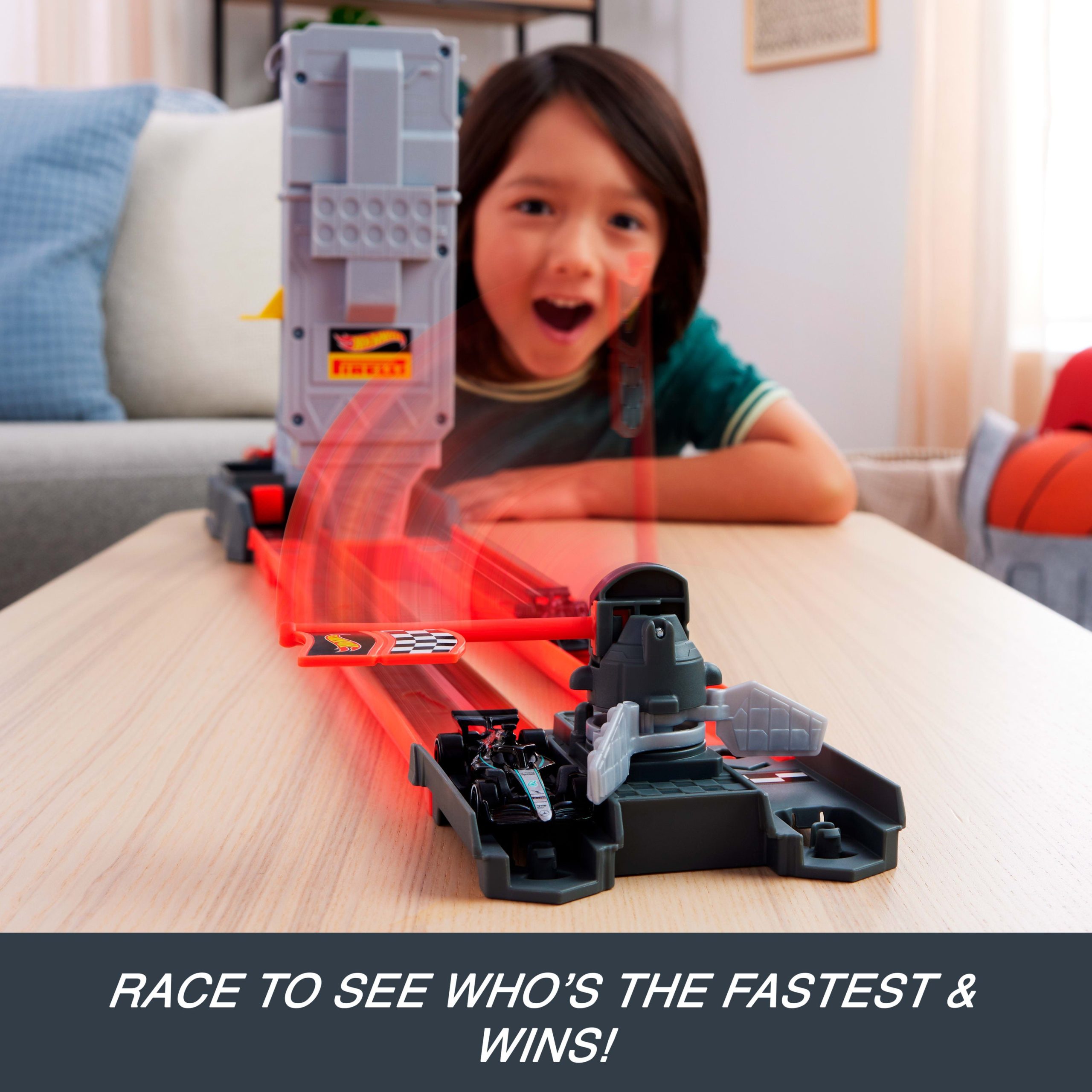 Hot Wheels Racing Formula 1 Grid Start Track Set & 2 Die-Cast F1 Cars in 1:64 Scale - Image 2