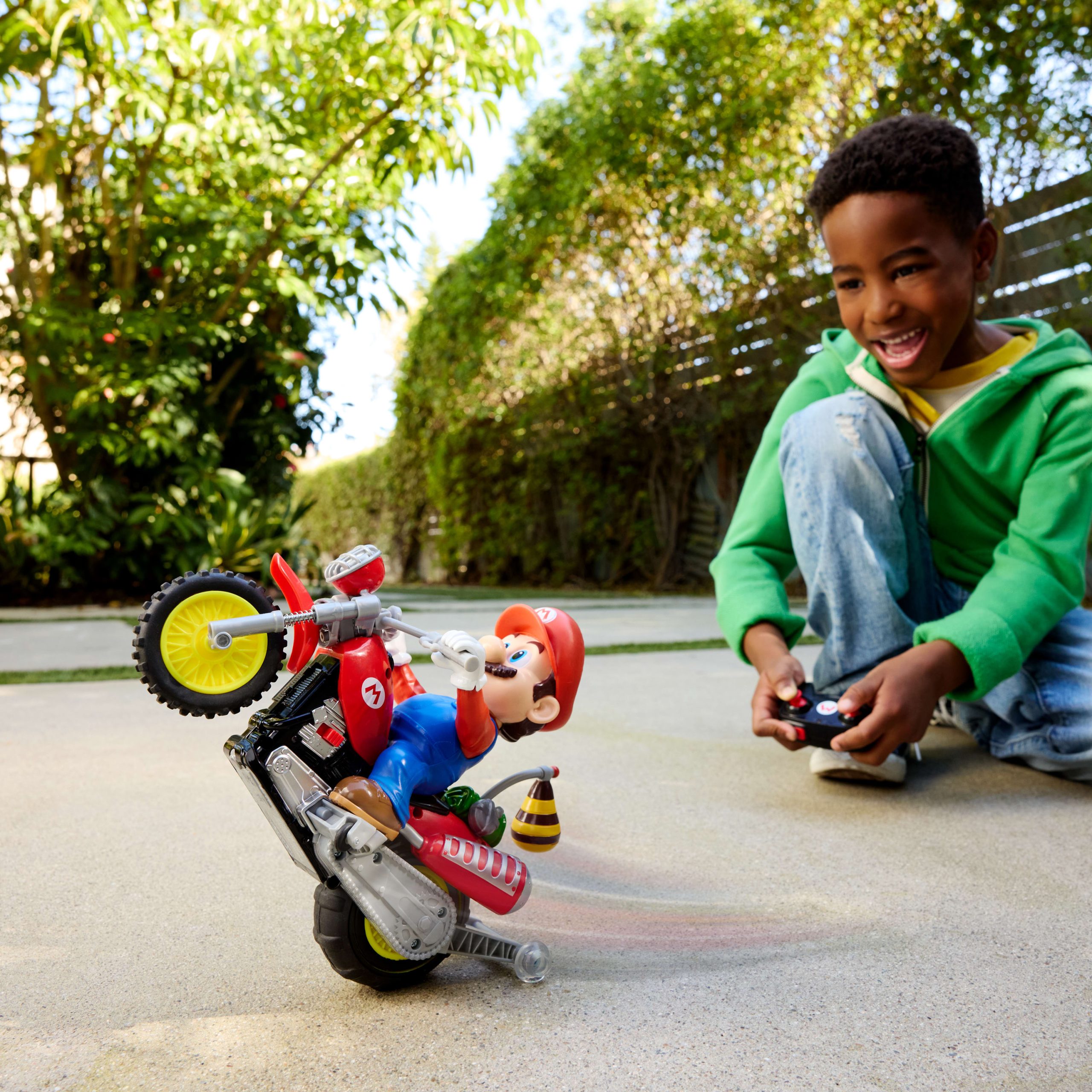 Hot Wheels RC Mario Wheelie Motocross RC. Remote-Controlled Battery-Powered Vehicle - Image 2