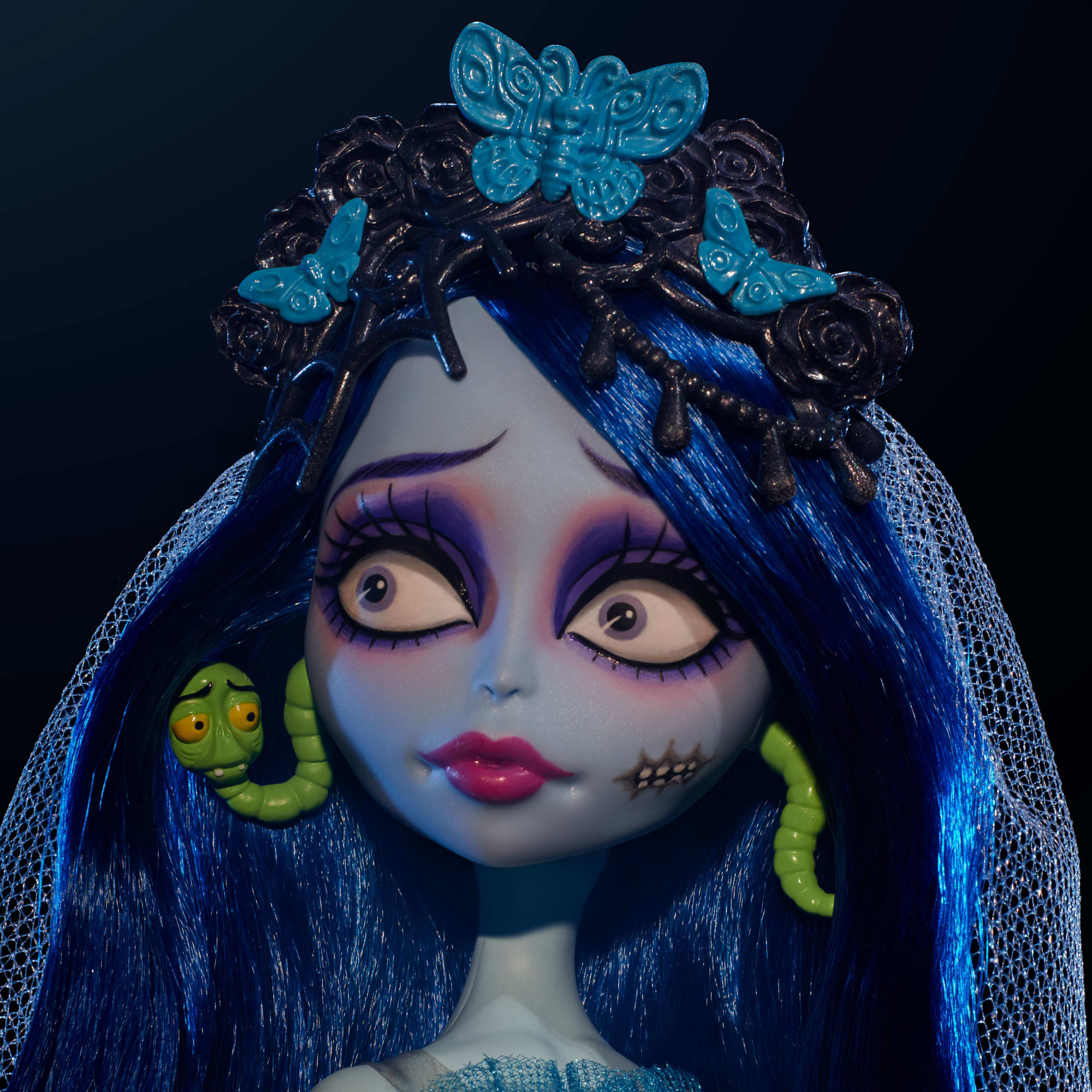 Monster High Skullector Corpse Bride Collectible Doll. Emily in Gothic Wedding Dress With Veil - Image 3