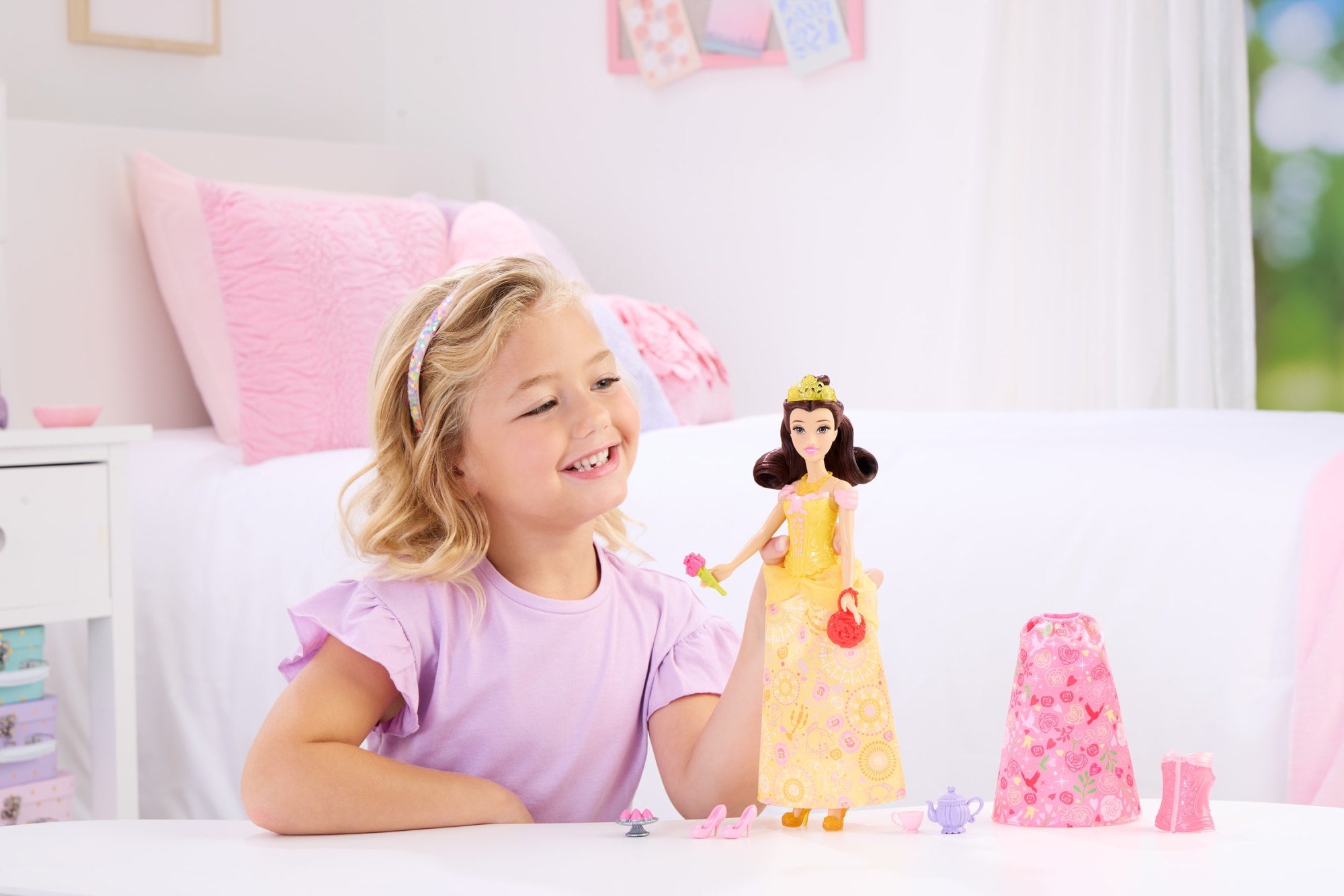 Disney Princess 2-In-1 Stories Belle Fashion Doll With 2 Snap-On Bodices. 2 Skirts & 9 Accessories - Image 2