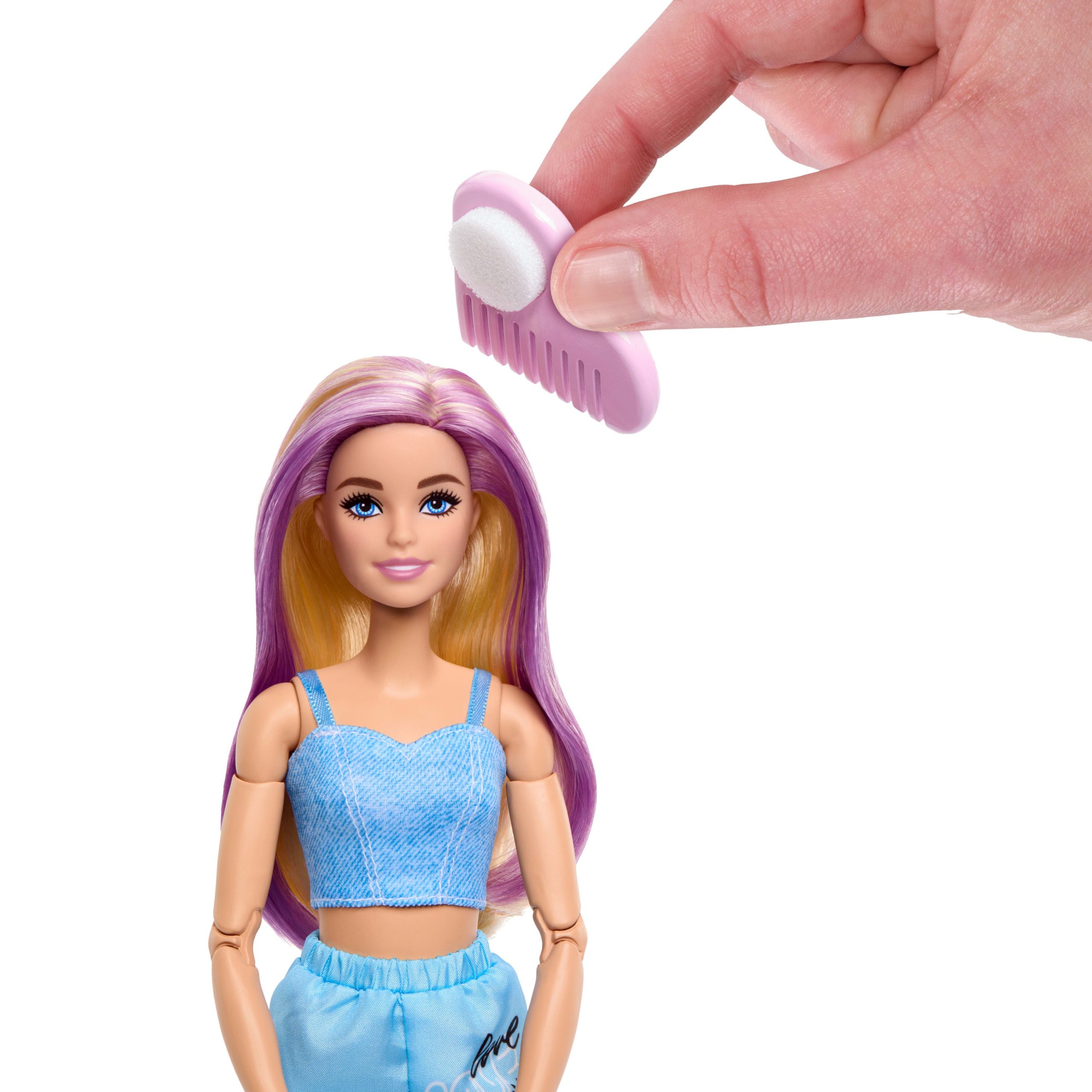 Barbie Deluxe Style Doll With 4 Fashions. 4 Accessories. 4 Interchangeable Hands & Color Change Hair - Image 3