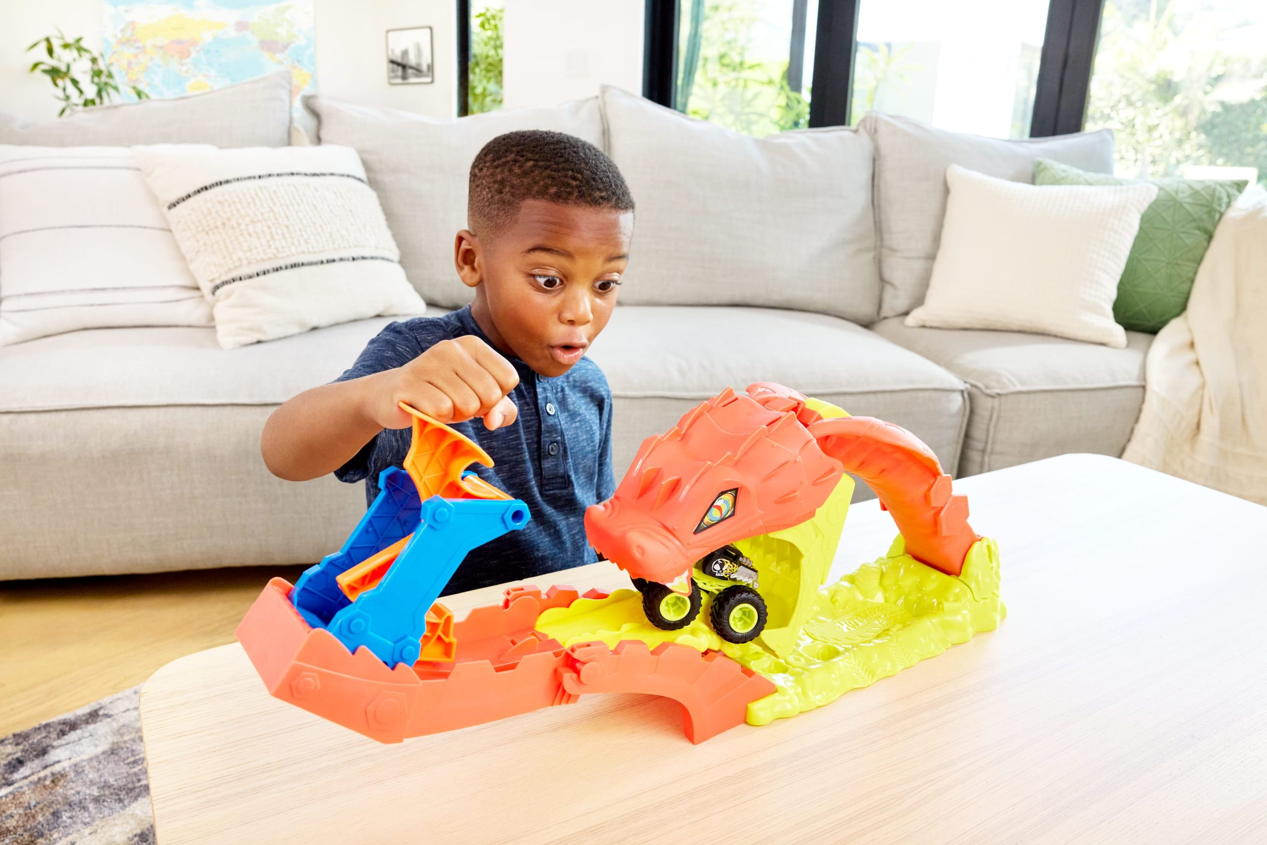 Hot Wheels Monster Trucks Pista de Juguete mordida de serpiente - Image 2