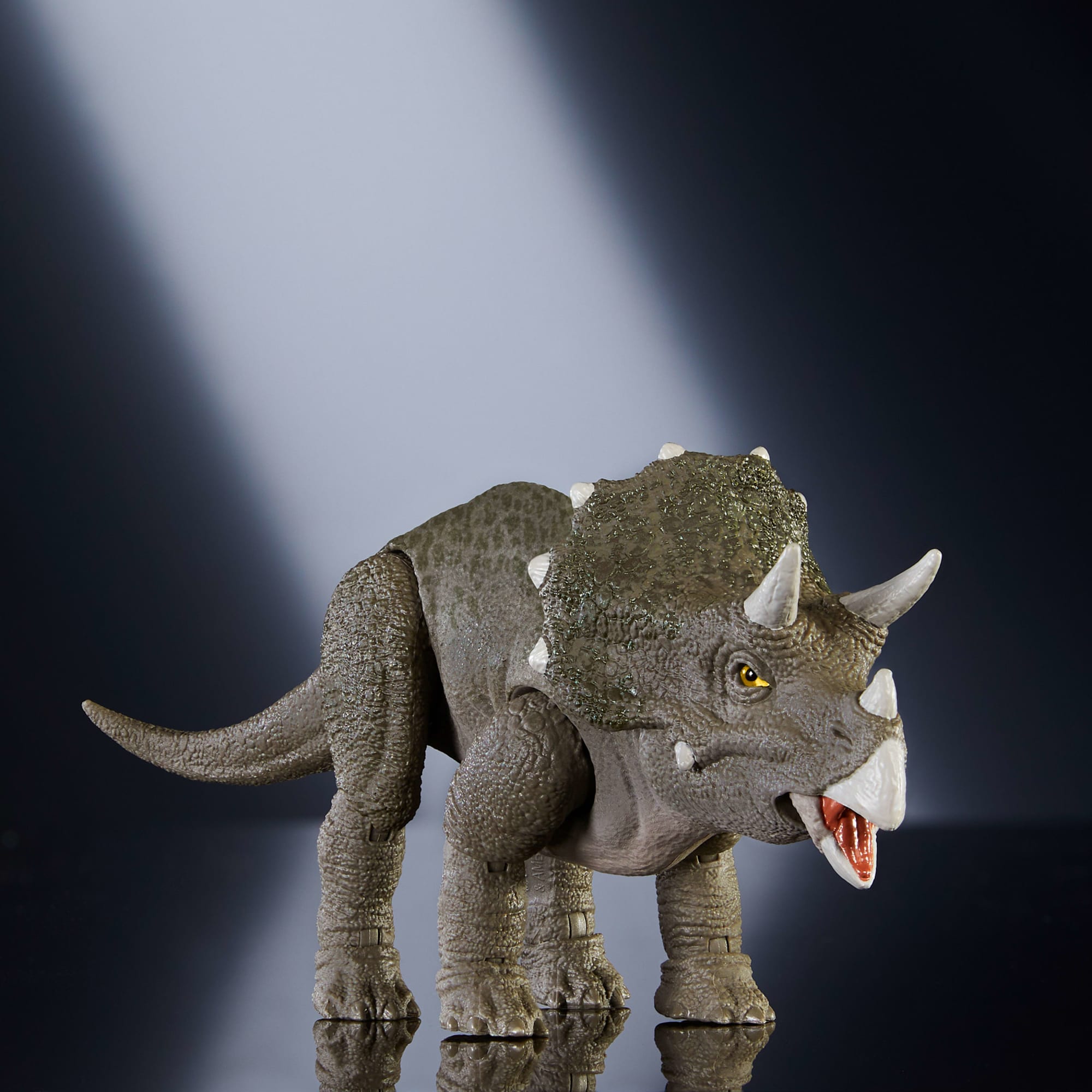 Jurassic World Dinossauro de Brinquedo Triceratops Juvenil - Image 4