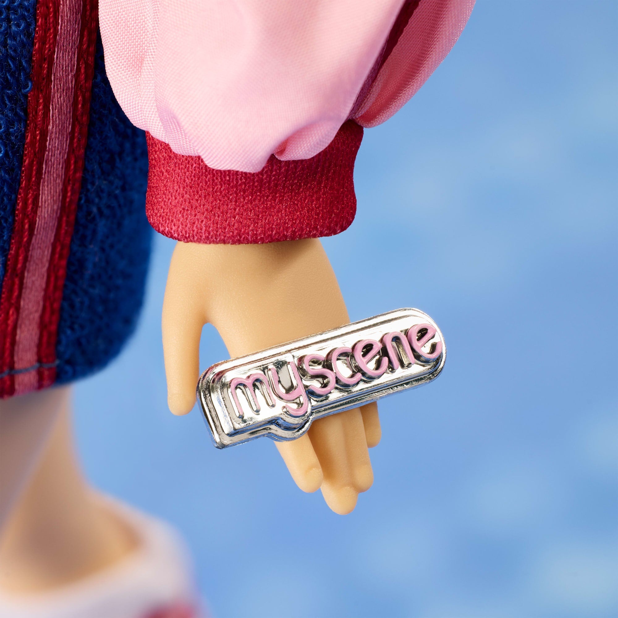 Barbie Signature My Scene Nolee Collector Doll in Y2K-Inspired Outfit With Premium Accessories - Image 4