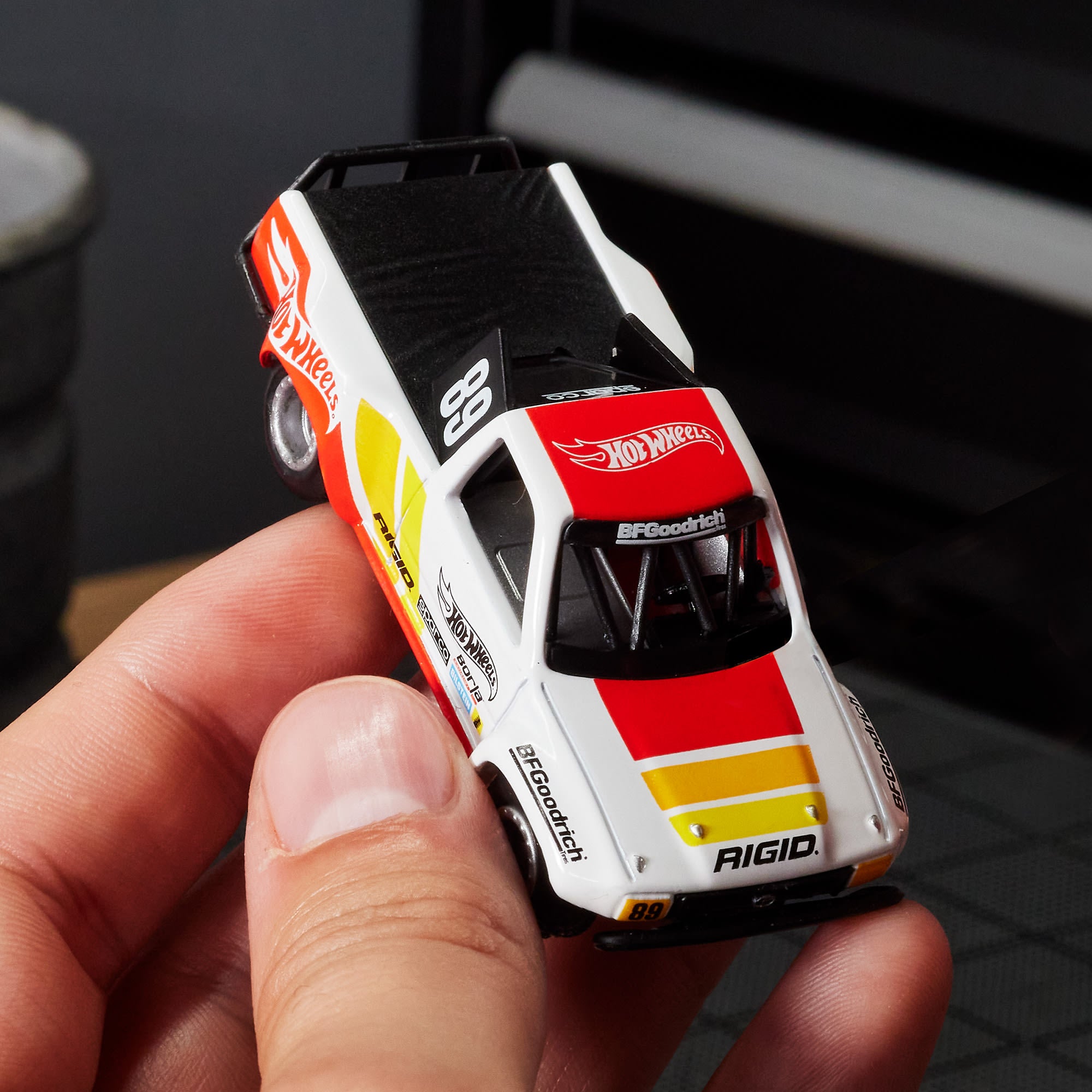 Hot Wheels Elite 64 1989 Toyota HiLux Stadium Truck - Image 16