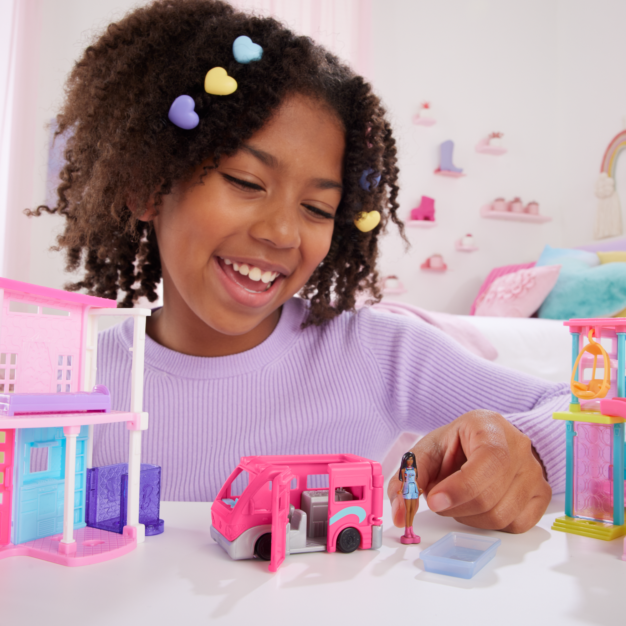 Barbie Mini Barbieland Doll & Vehicle Set With 1.5-Inch Doll & Dreamcamper With Color-Change Pool - Image 2