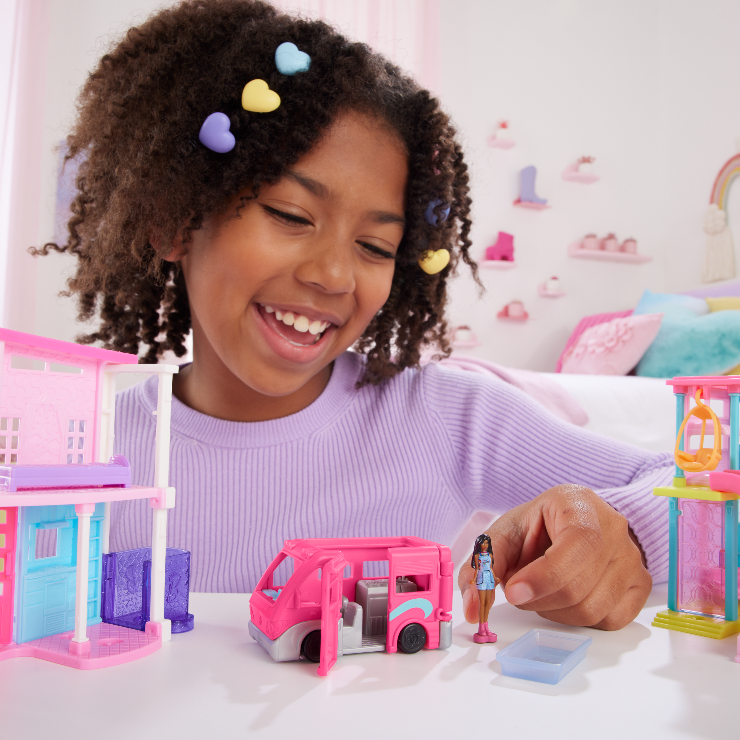 Barbie Mini Barbieland 4-Pack Doll & Vehicle Set. 4 1.5-Inch Dolls & 4 Iconic Toy Vehicles - Image 3