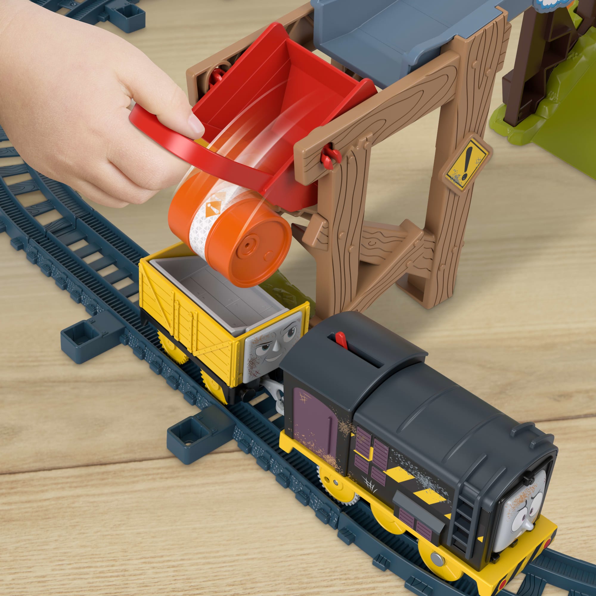 Fpthomas et ses Amis Coffret de Construction Diesel Soulève et Charge - Image 4