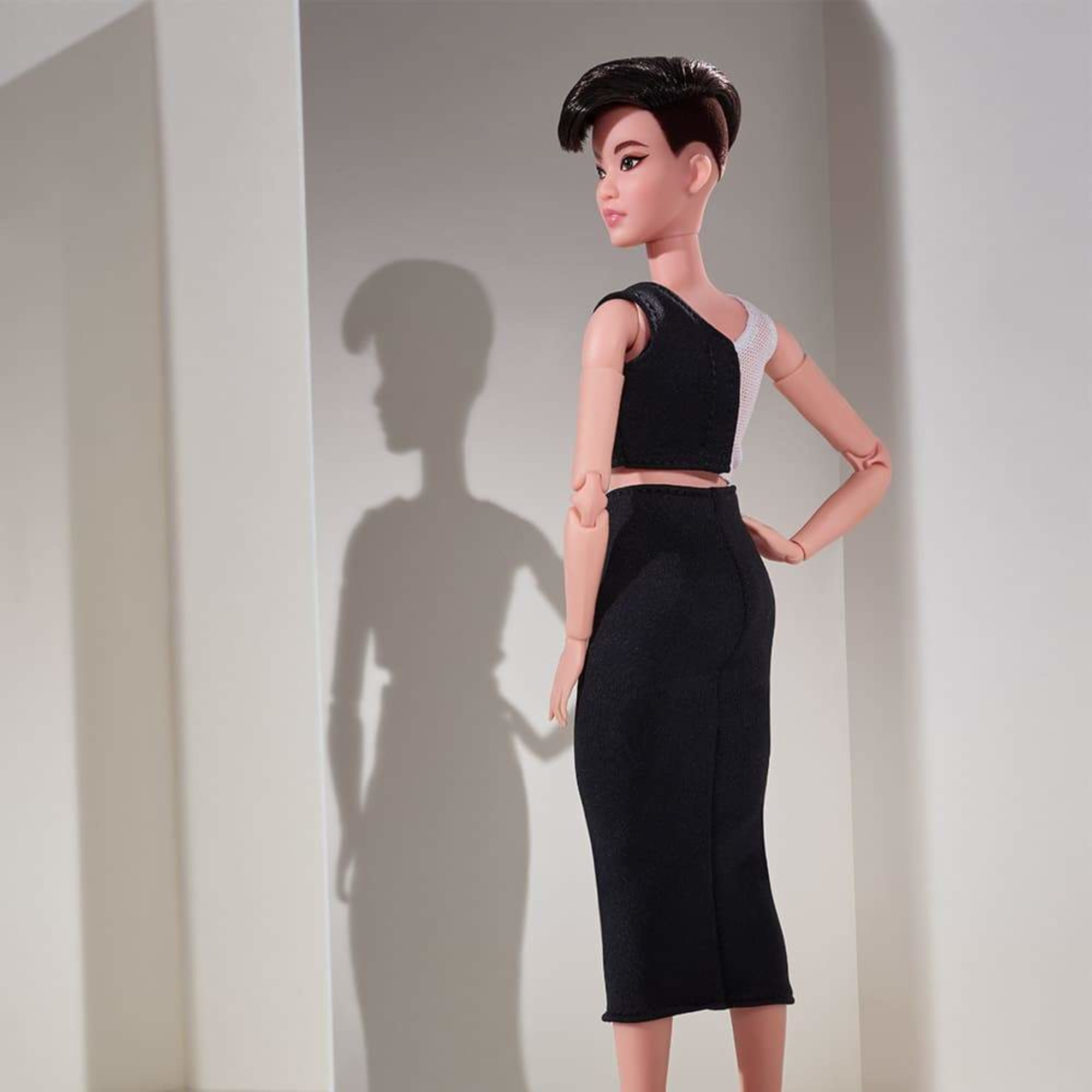 Barbie Looks Doll (Petite. Brunette Pixie Cut) - Image 3