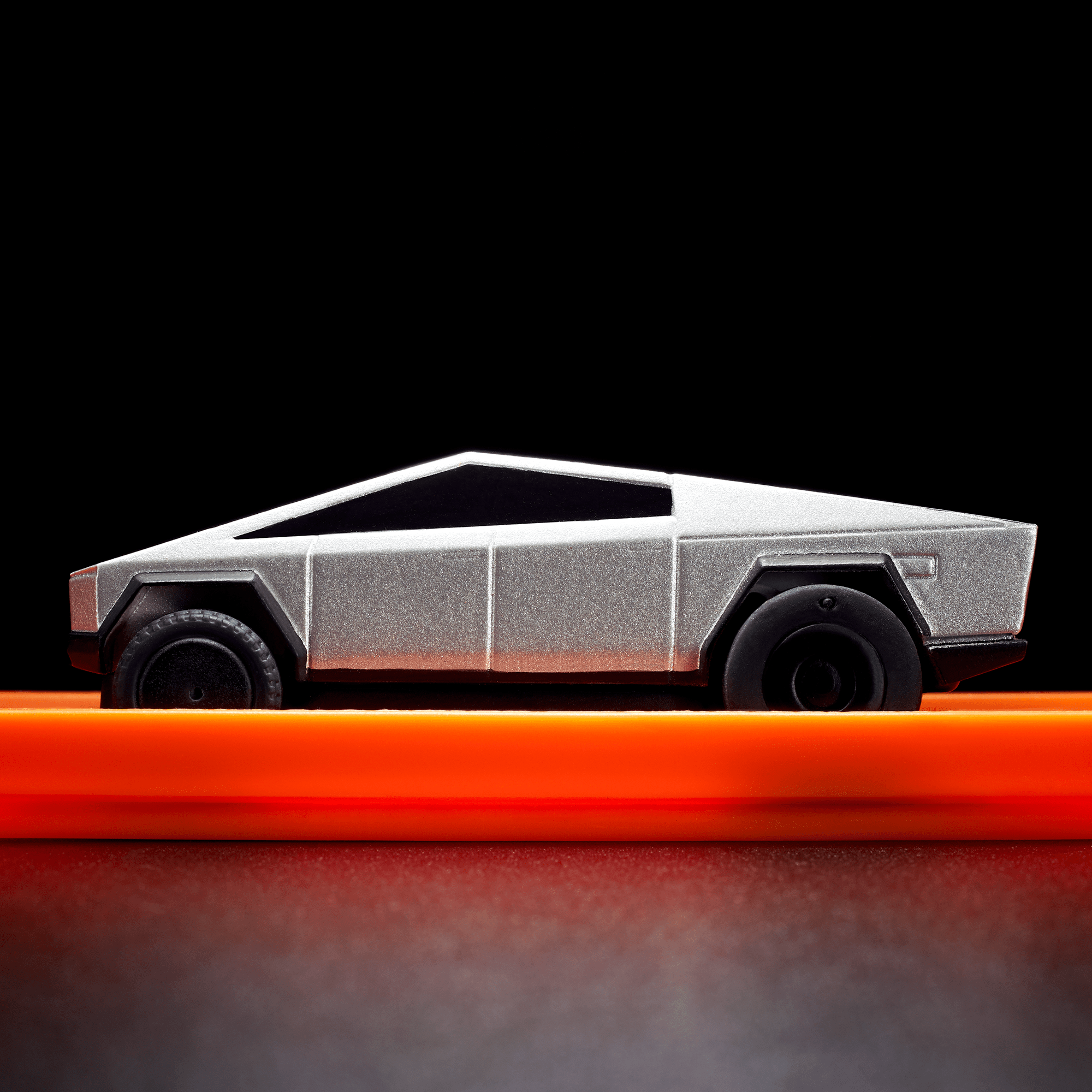 1:64 Hot Wheels R/C Cybertruck - Image 3