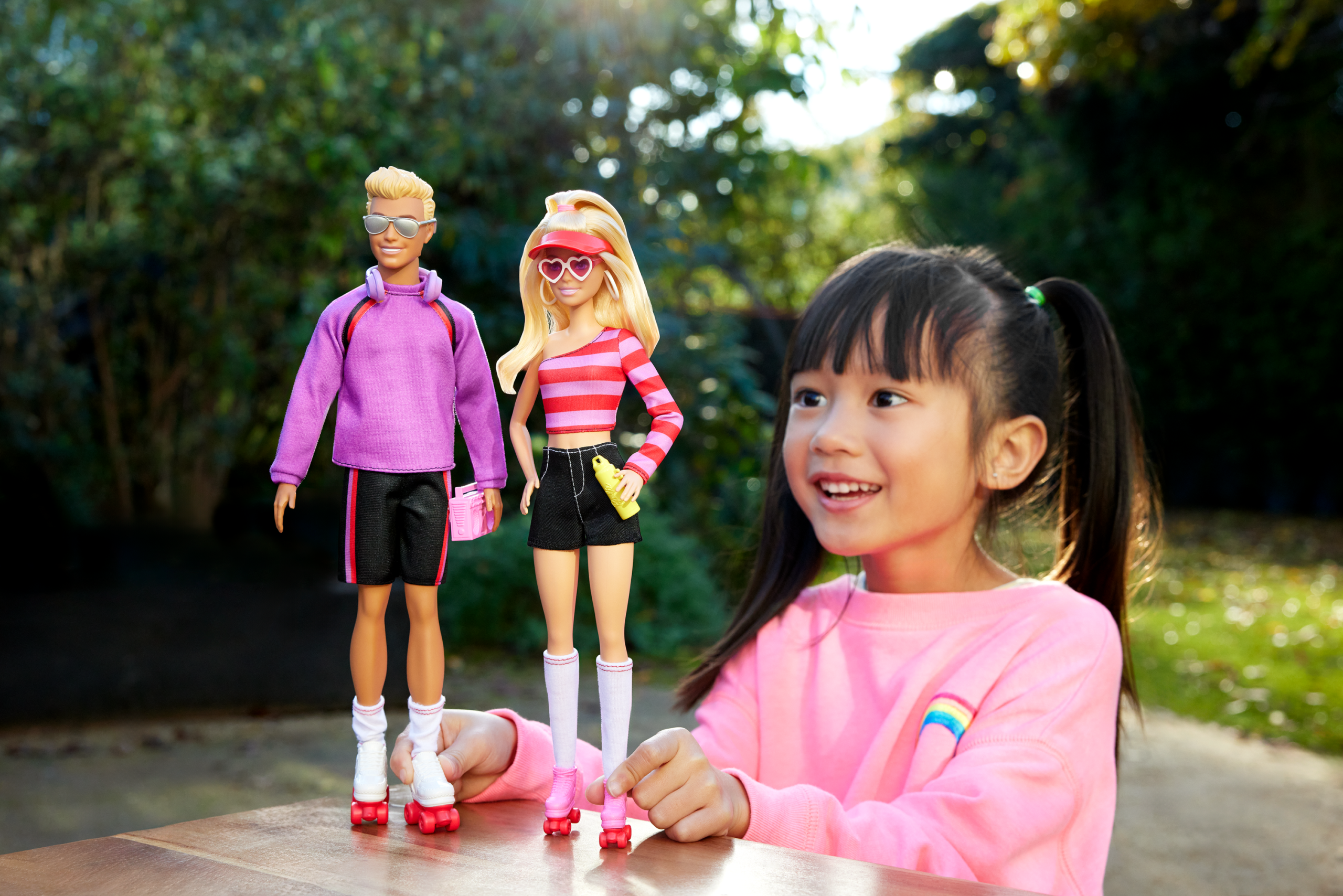 Barbie Fashionistas 2 Doll & 6 Accessories Set. Roller-Skating Theme. 65th Anniversary - Image 2