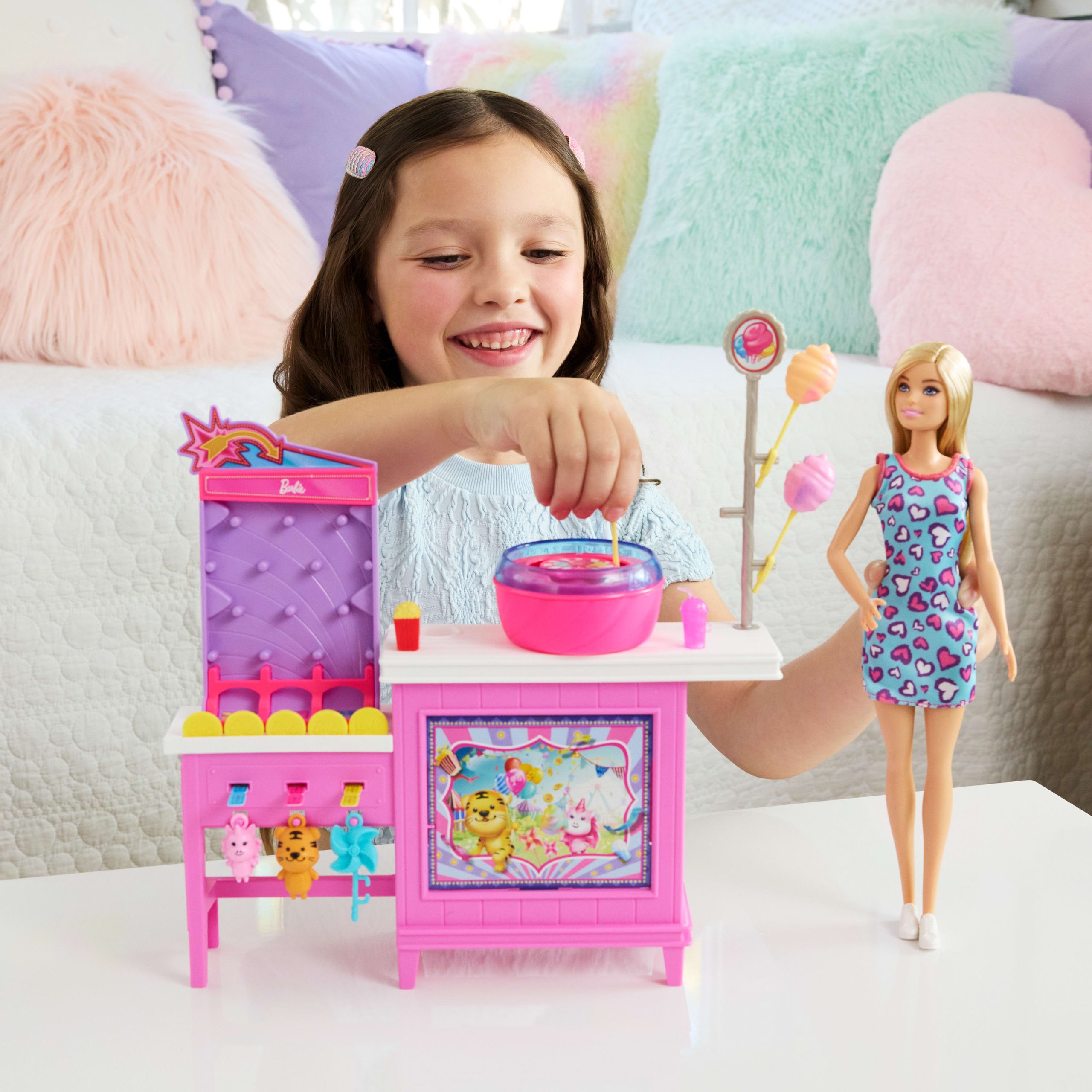 Barbie Mysteries: Beach Detectives Malibu Doll. Cotton Candy Game Playset & Accessories - Image 2