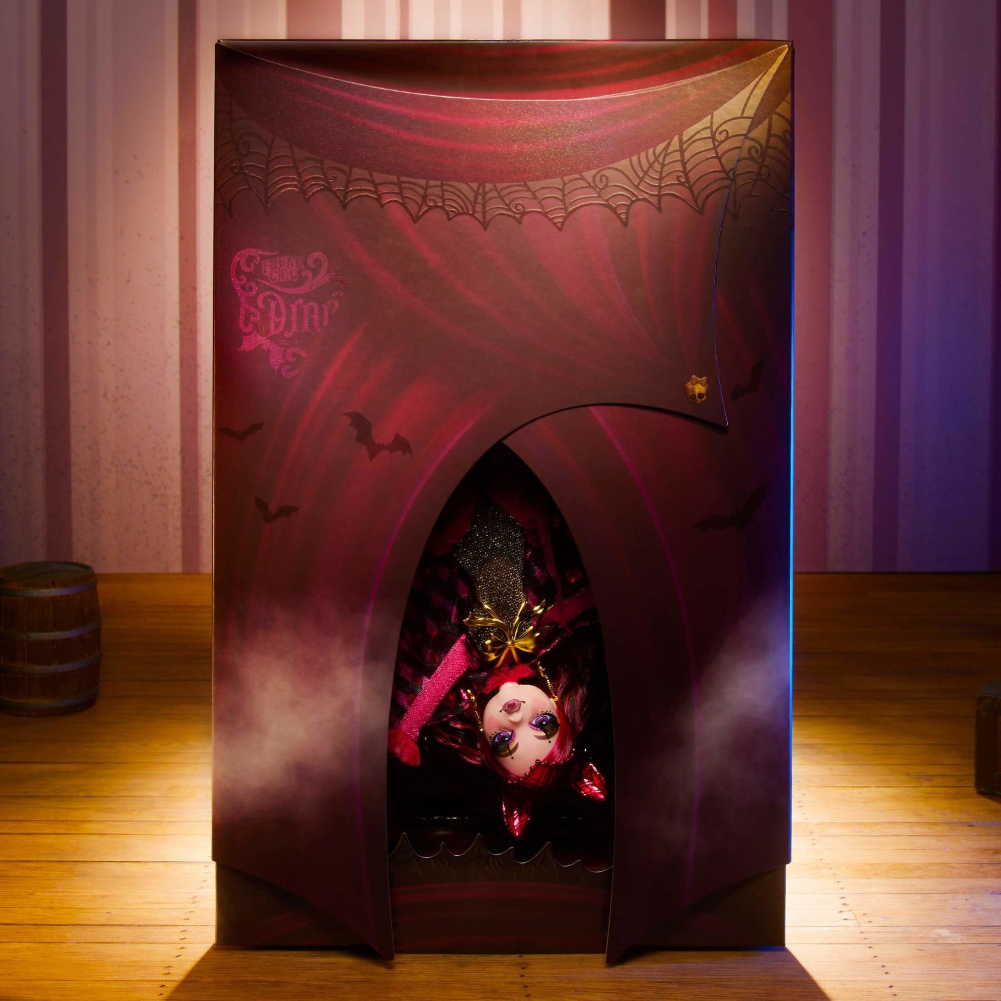 Monster High Freak Du Chic Draculaura Figure - Image 8