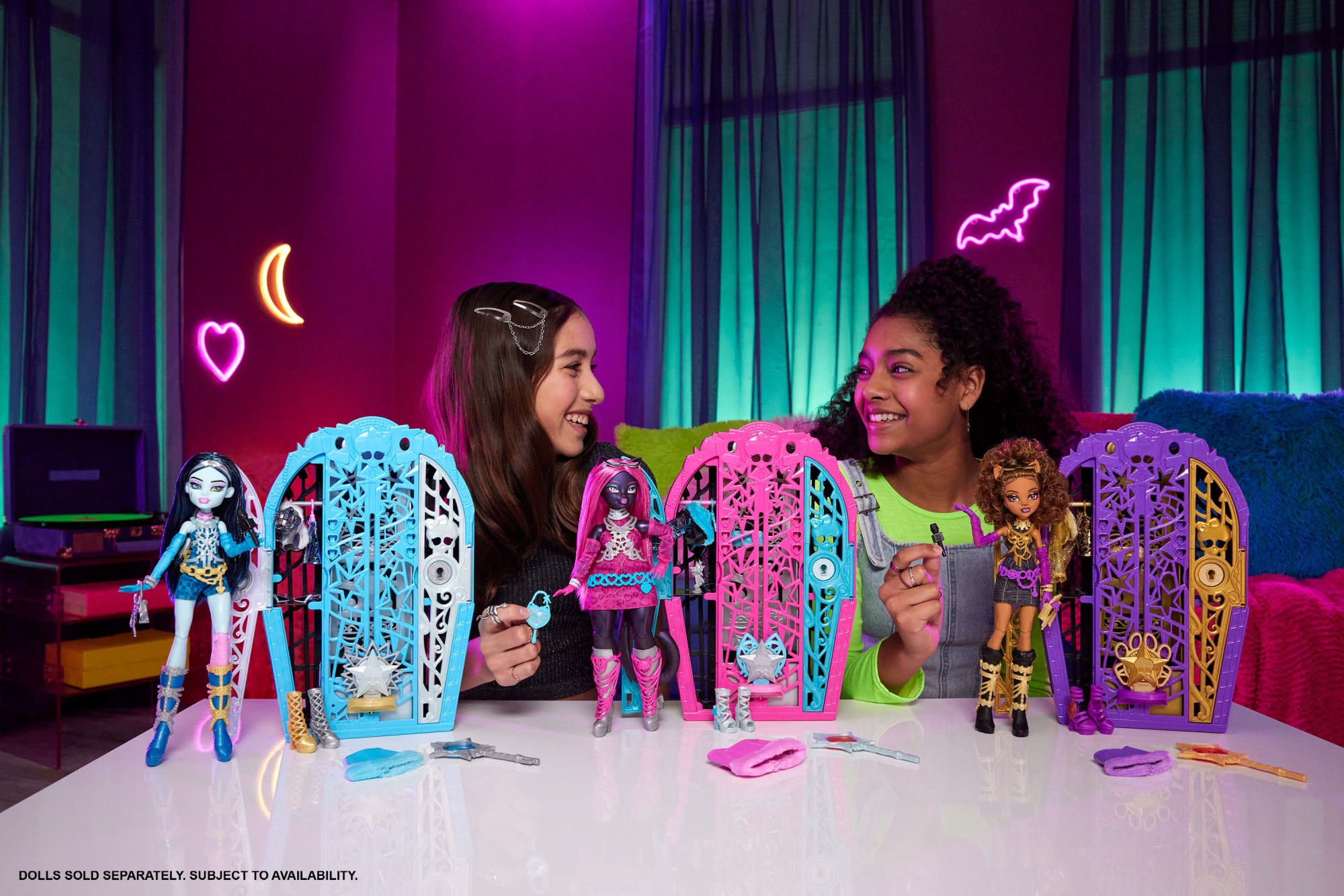 Monster High Skulltimate Secrets Hauntlywood Mysteries Doll. Frankie Stein With 19+ Surprises - Image 2