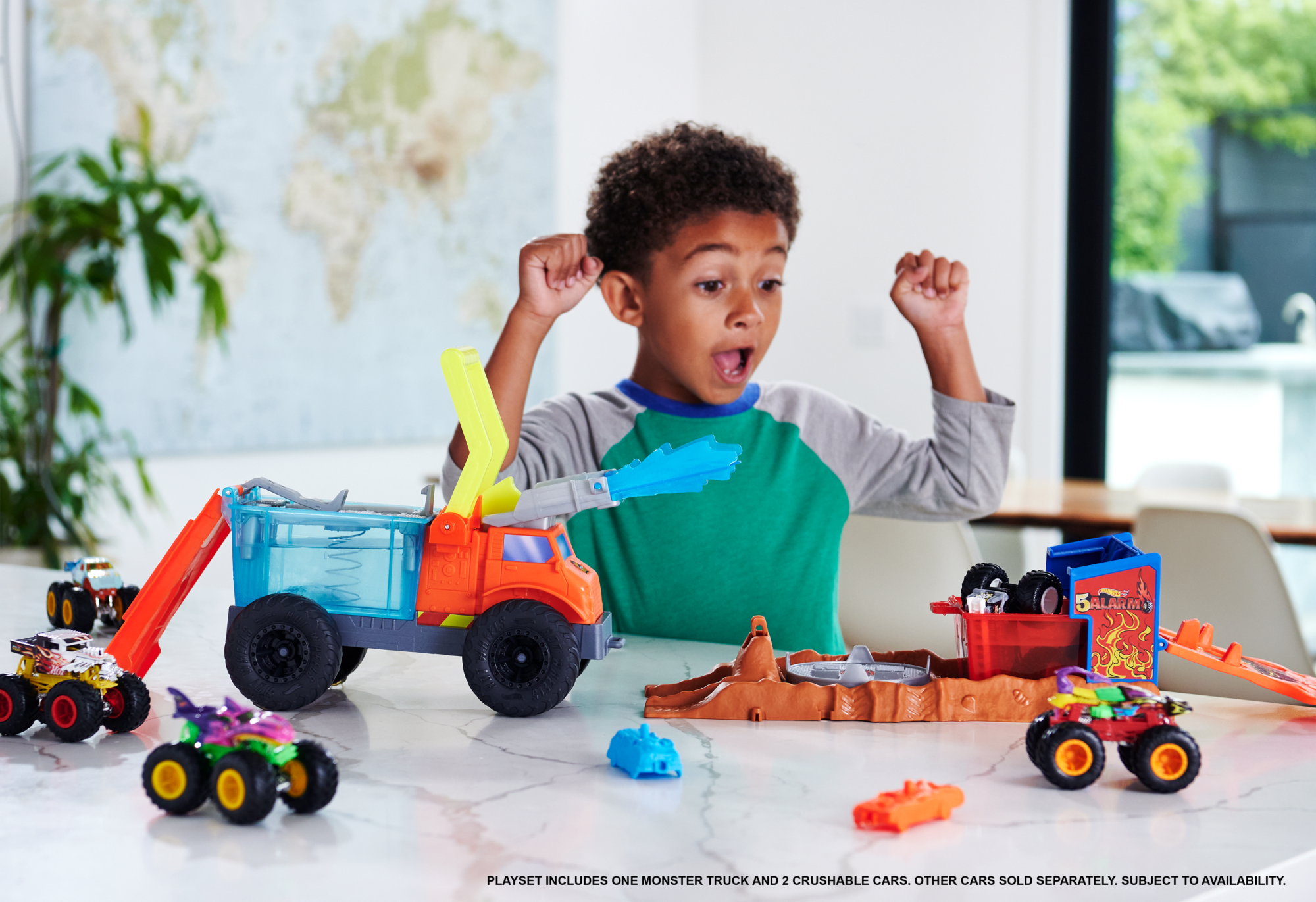 Hot Wheels Monster Trucks Arena Smashers Color Shifters 5-Alarm Rescue Playset - Image 2