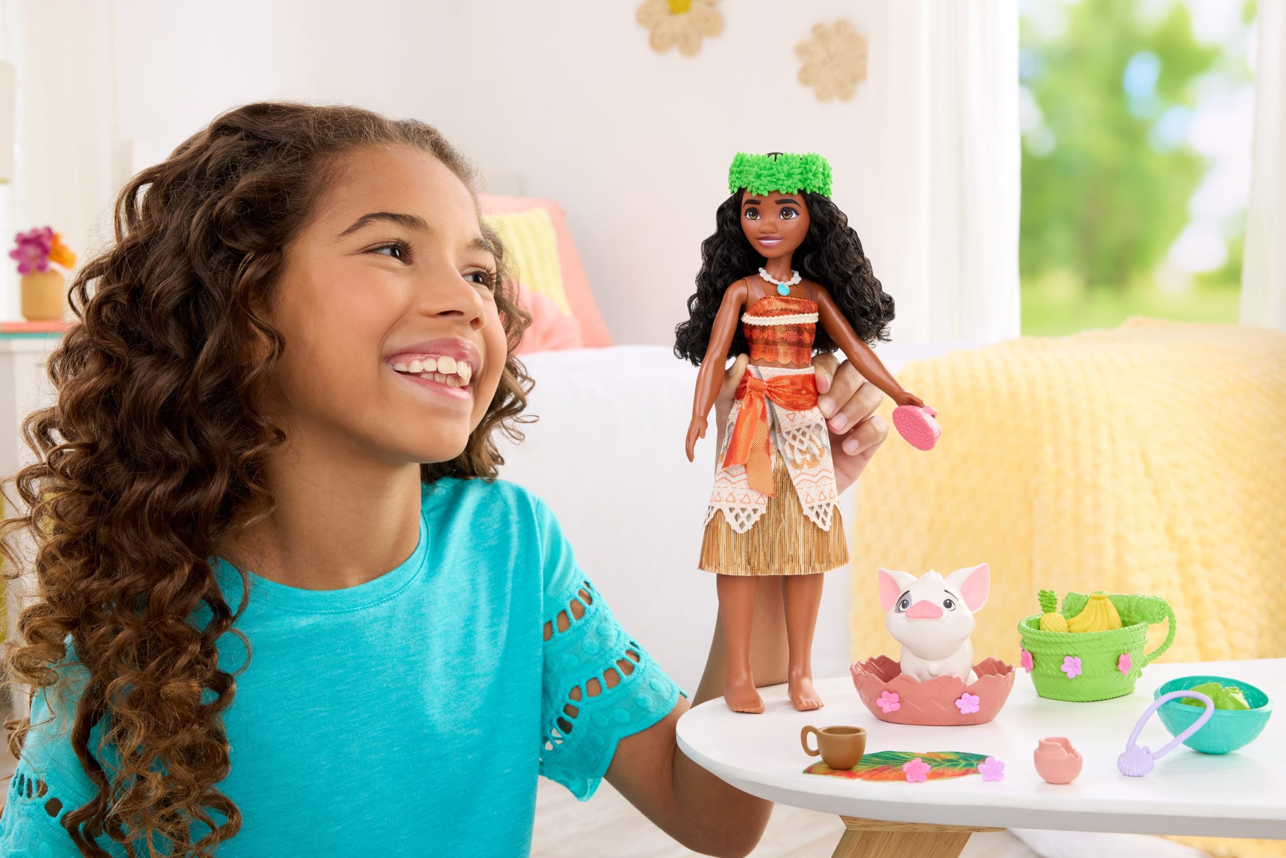 Disney Princess Enchanted Stories Moana & Pua Travel Set With Animal Figure & 15 Accessories - Image 2