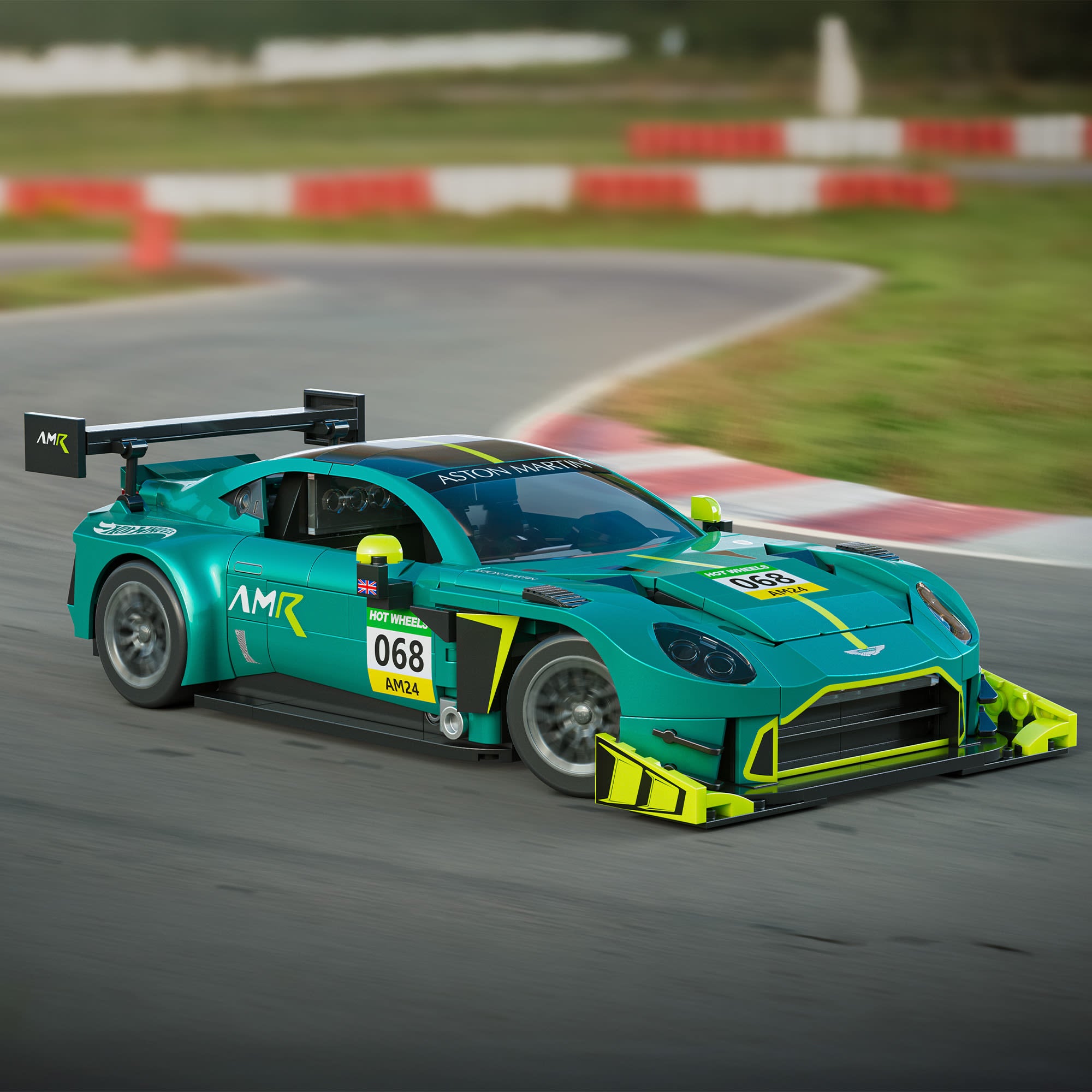 Mattel Brick Shop Hot Wheels '24 Aston Martin Vantage GT3 Building Set - Image 7