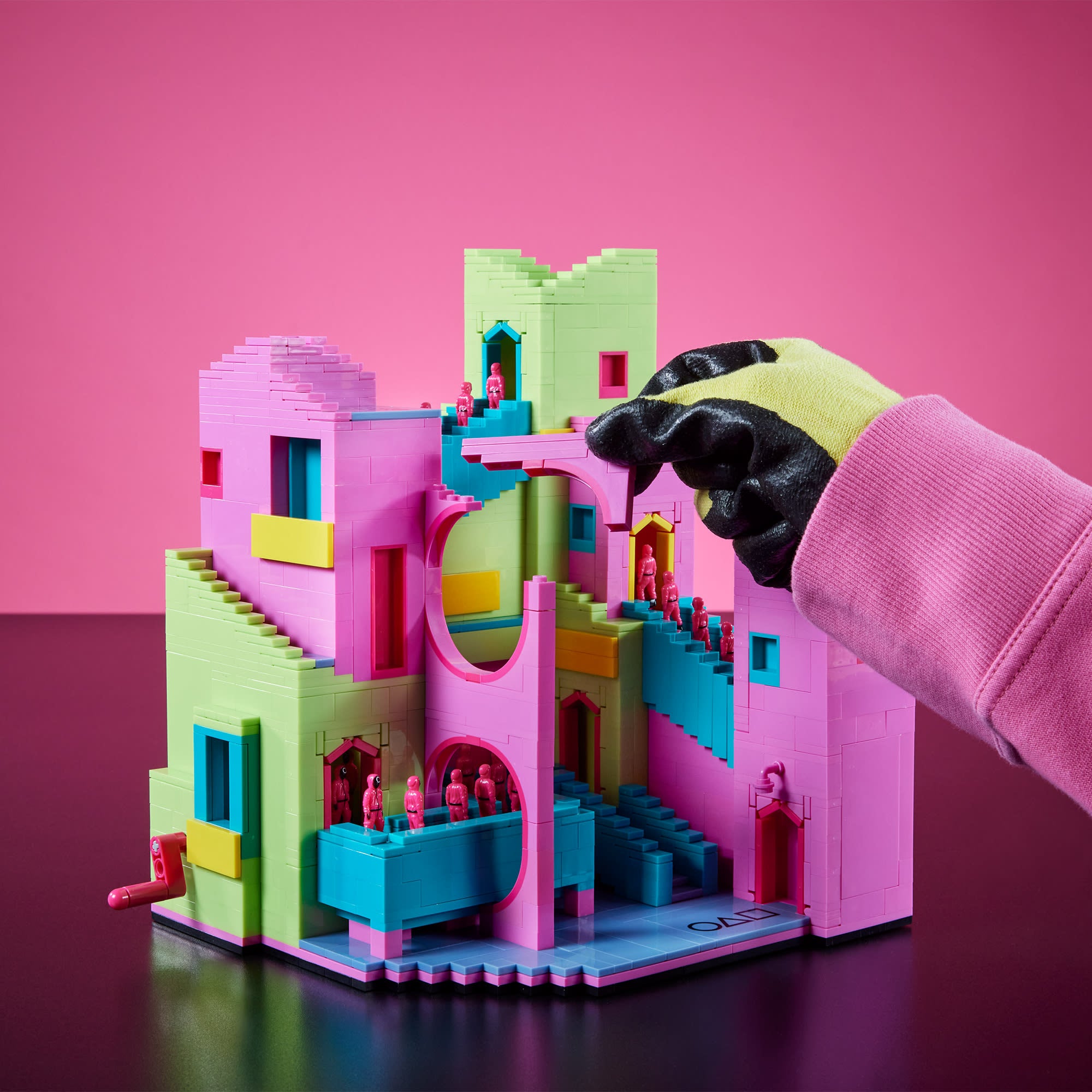 MEGA Squid Game Staircase Collector Building Set - Image 10