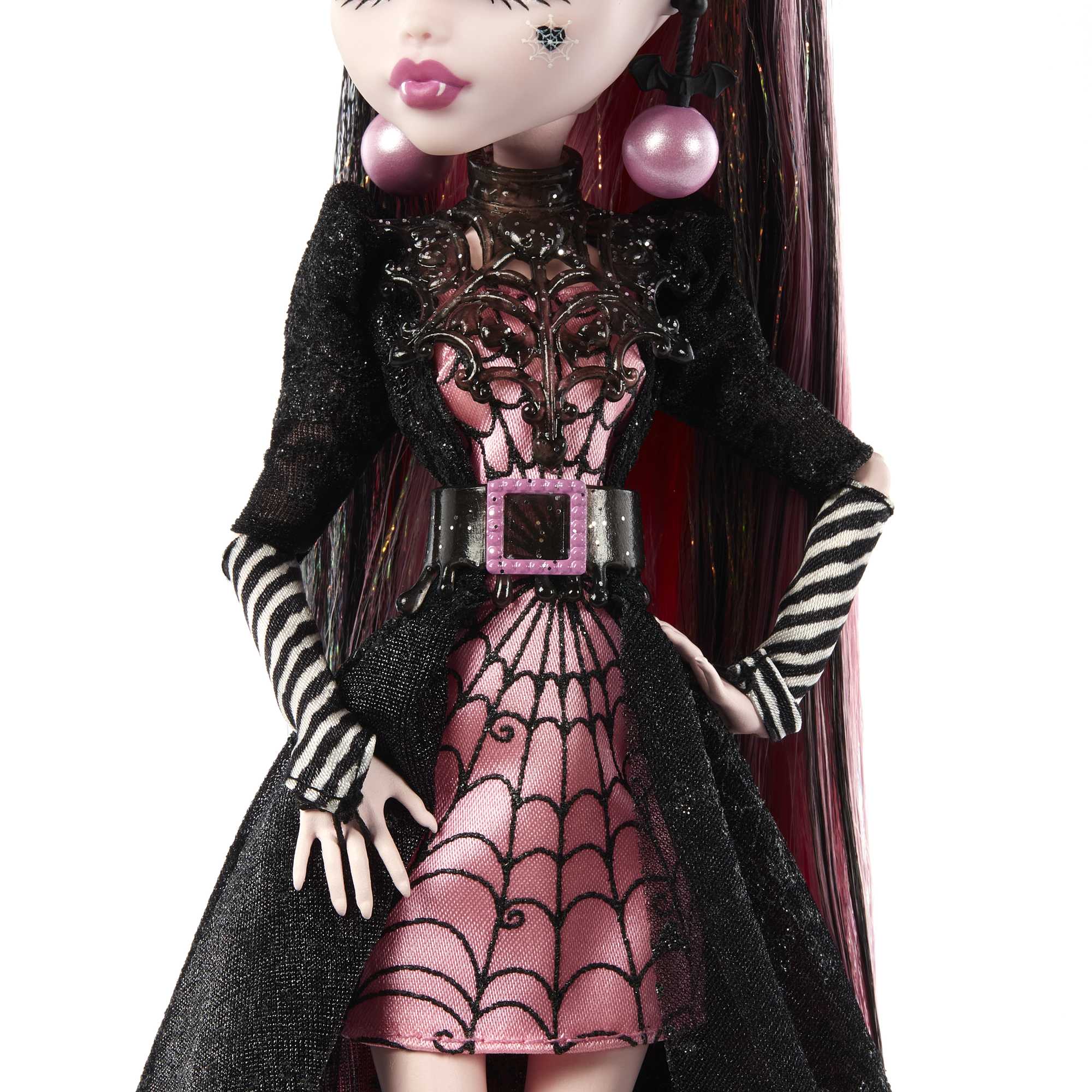 Monster High Howliday: Winter Edition Draculaura Doll - Image 4