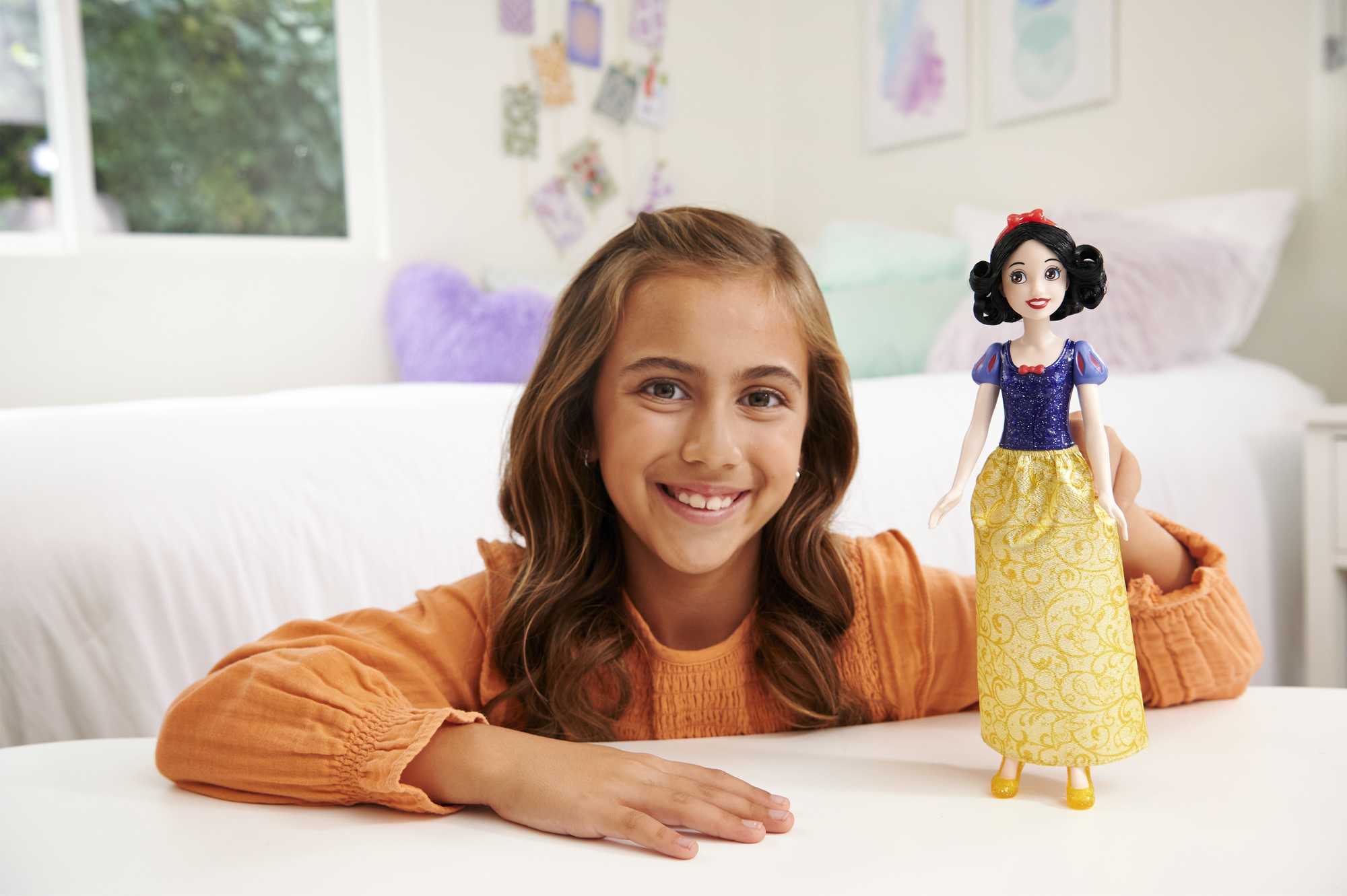Disney Princess Snow White Doll With Sparkling Fashion & Accessories. Inspired By Disney Movie - Image 2