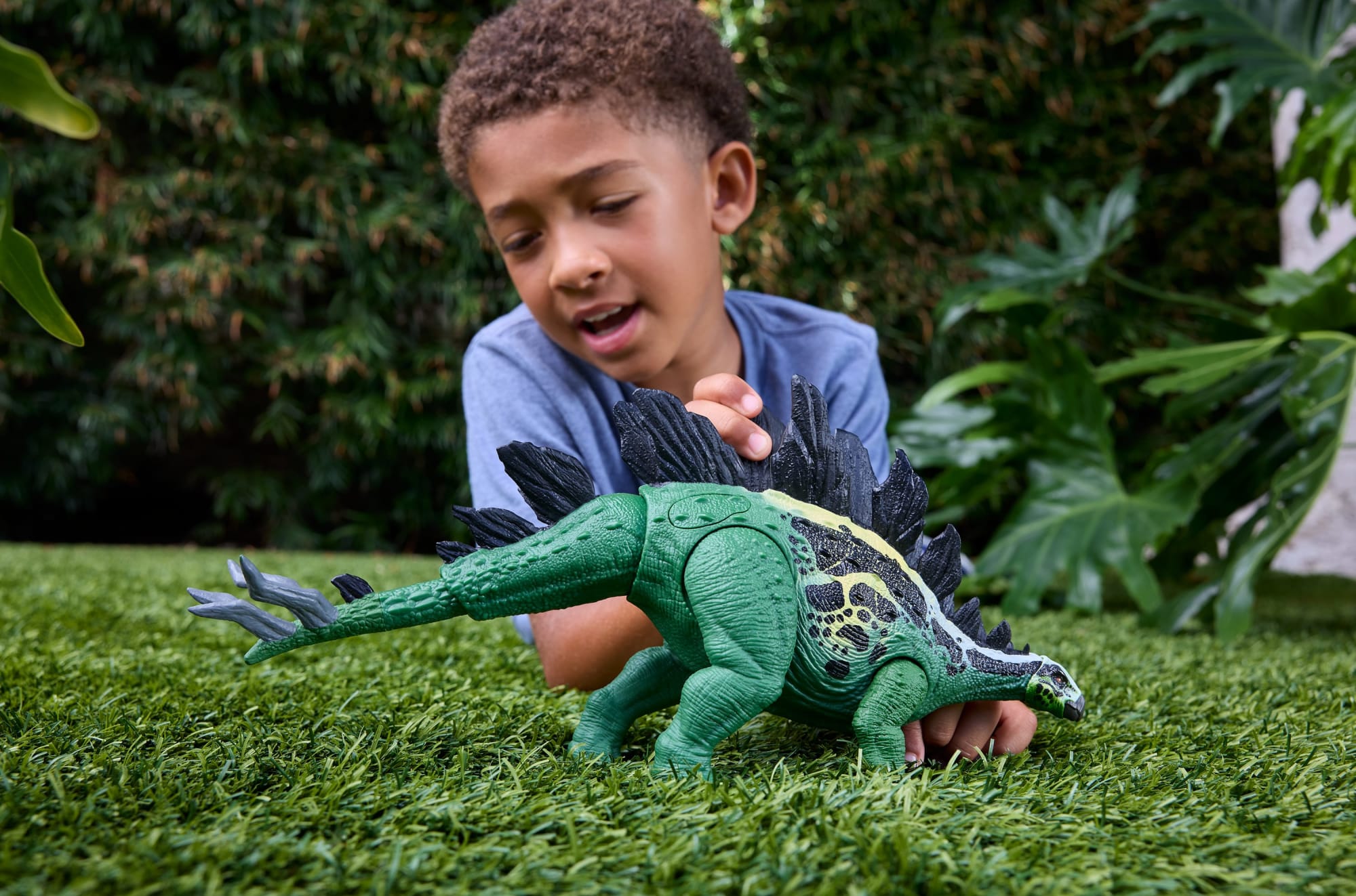 Jurassic World Gigantic Thrashers Stegosaurus Dinosaur Action Figure Toy. 2 Attacks & EVolve Feature - Image 2