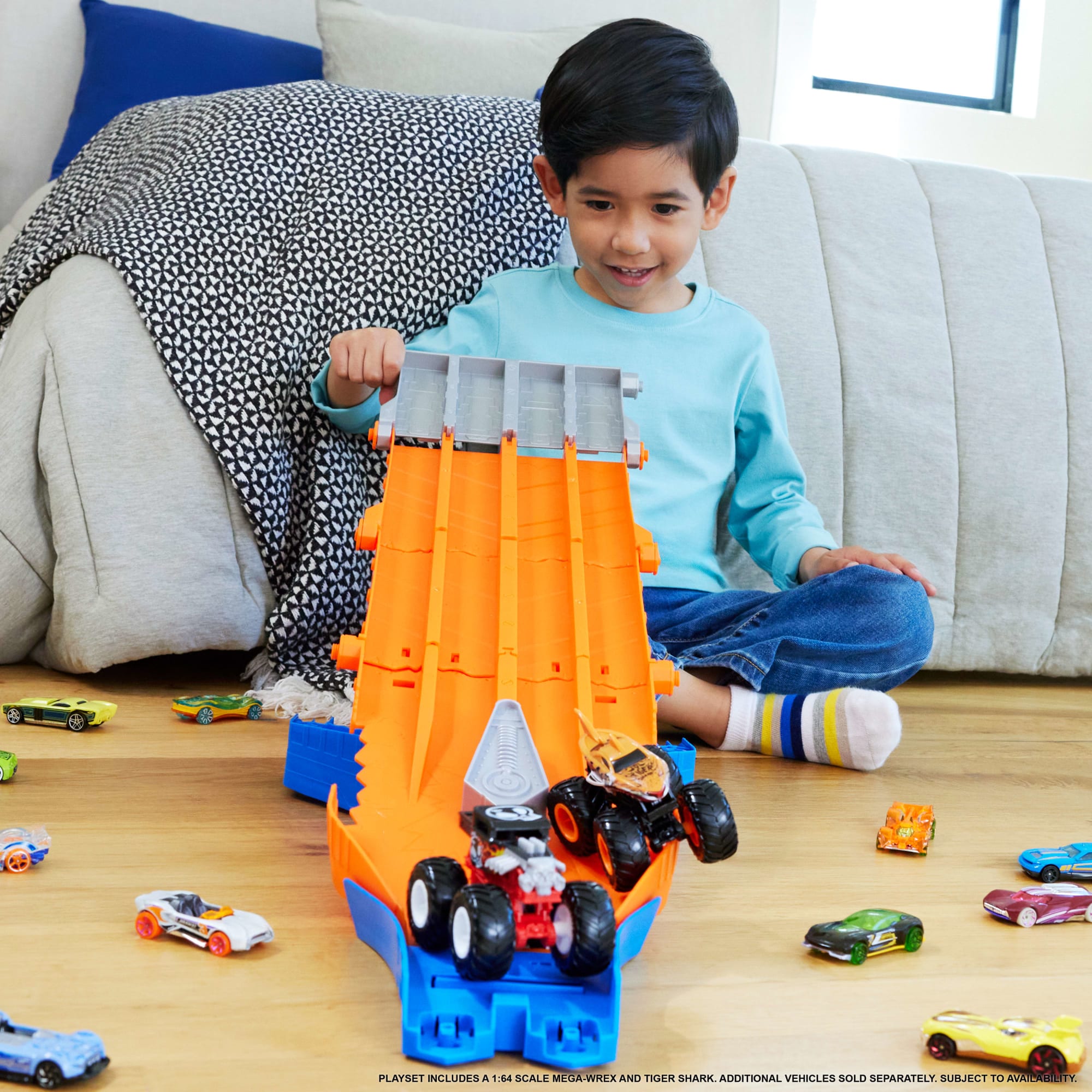 Hot Wheels Monster Trucks Sharks vs Dinos Racedown Destruction Track Set & 2 1:64 Scale Toy Trucks - Image 2