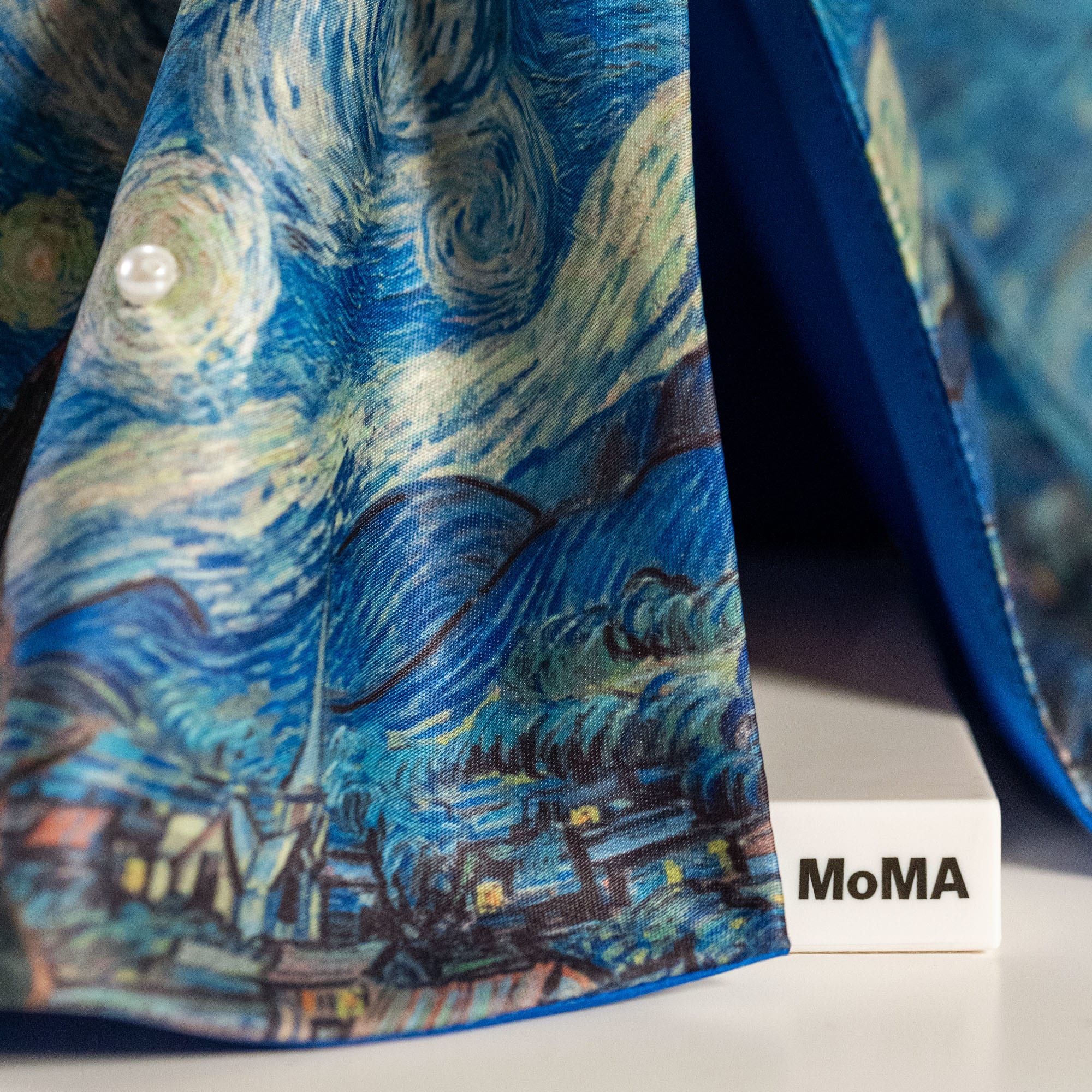 Barbie x MoMA Vincent van Gogh Doll - Image 4