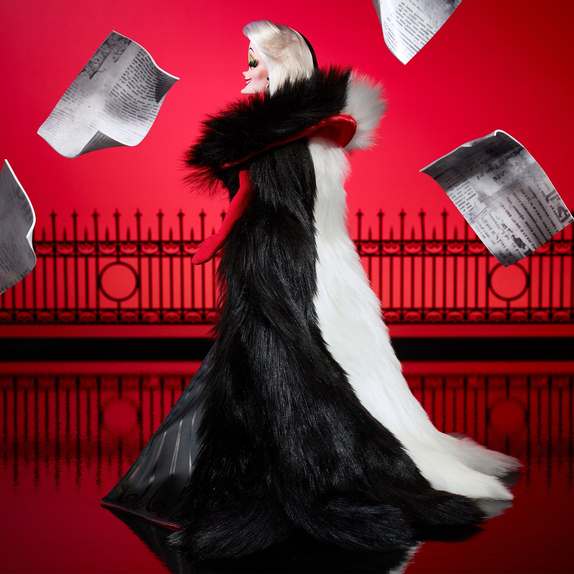 Disney Darkness Descends Cruella De Vil Doll - Image 2