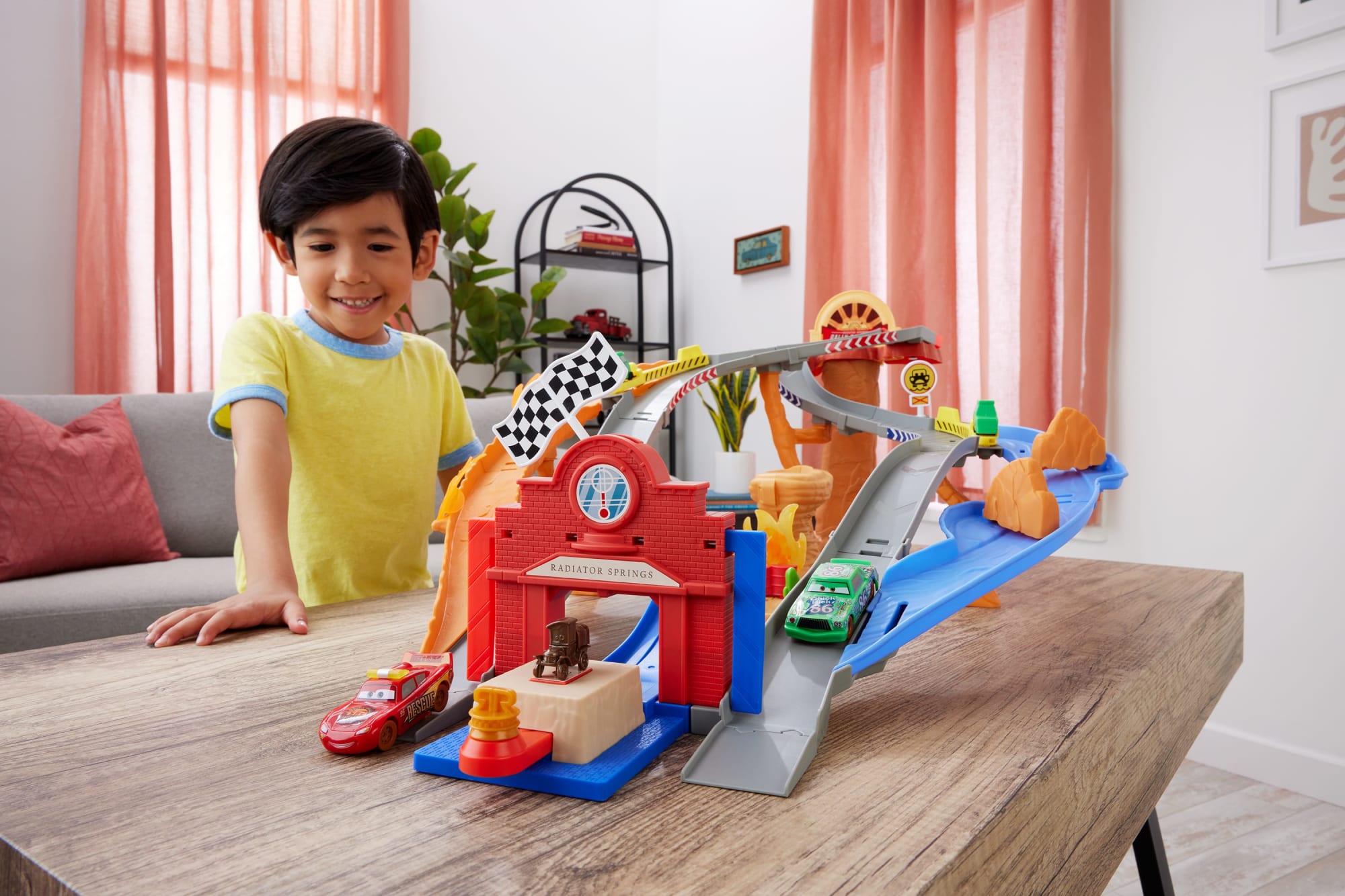 Cars Coffret Piste de Course Rescue Road Course de Radiator Springs - Image 4
