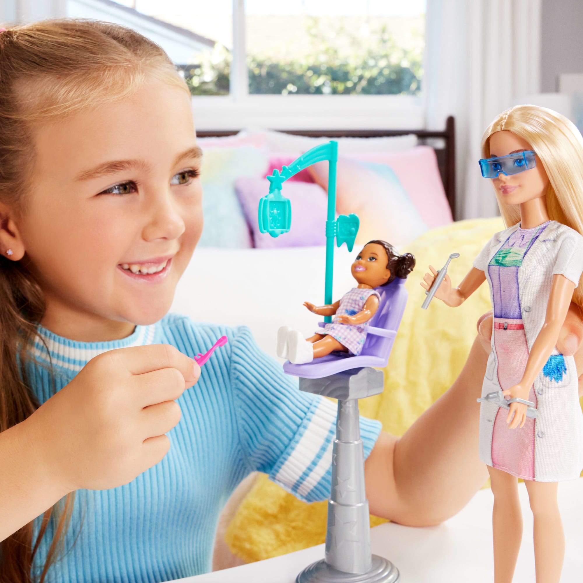 Barbie Dentist Doll With Blonde Fashion Doll. 1 Kid Doll. Medical Doctor Furniture & Accessories - Image 2