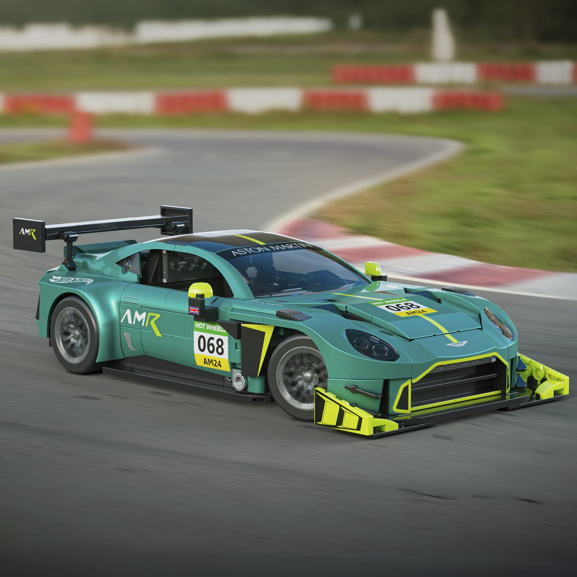 Mattel Brick Shop Hot Wheels '24 Aston Martin Vantage Gt3 Building Toy Kit (793 Pieces). For Collectors - Image 4