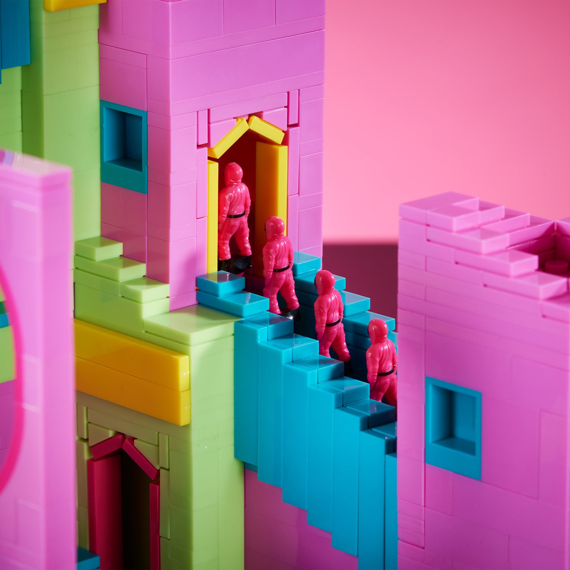 MEGA Squid Game Staircase Collector Building Set - Image 6