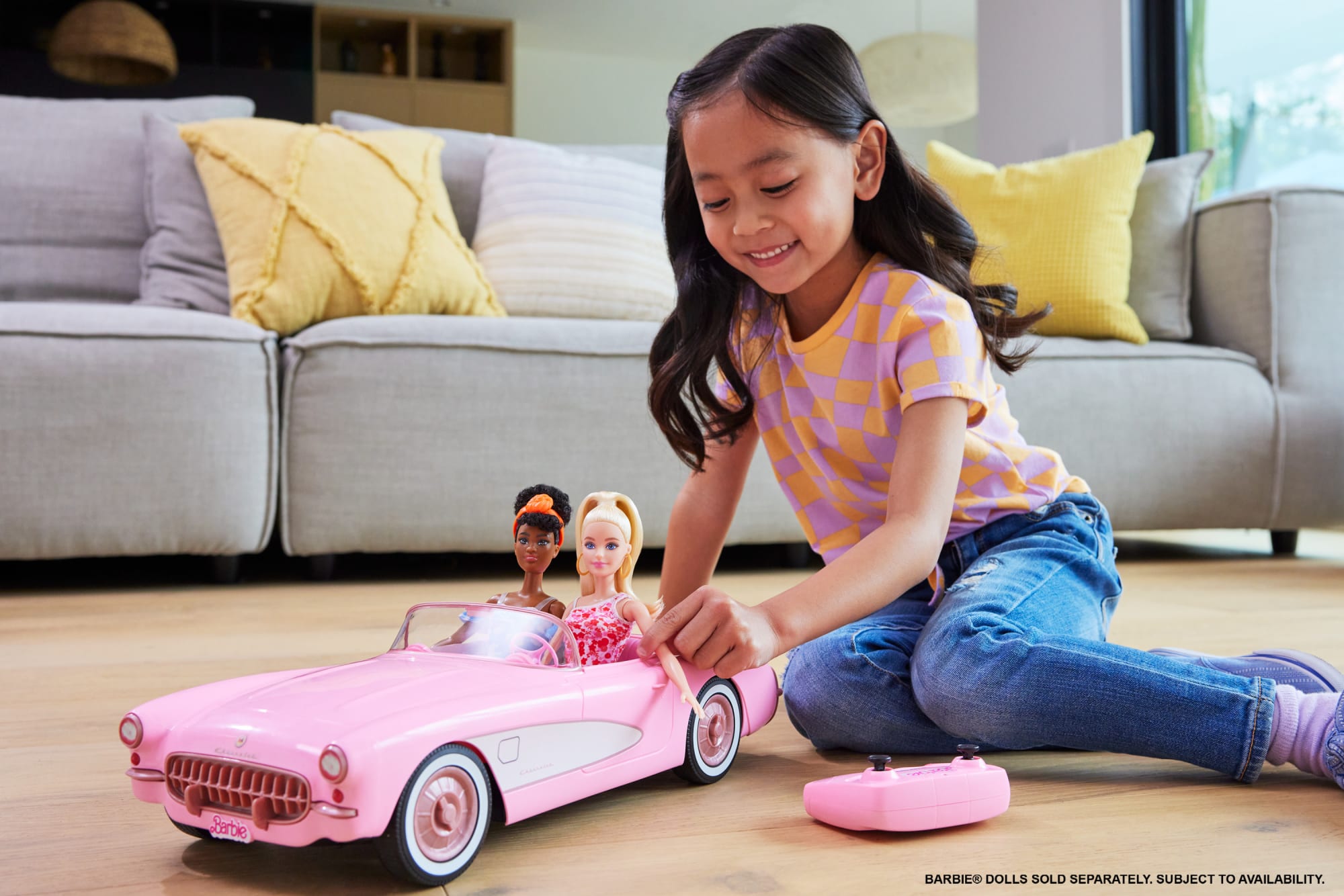 Hot Wheels RC Barbie Corvette. Remote Control Corvette From Barbie The Movie - Image 2