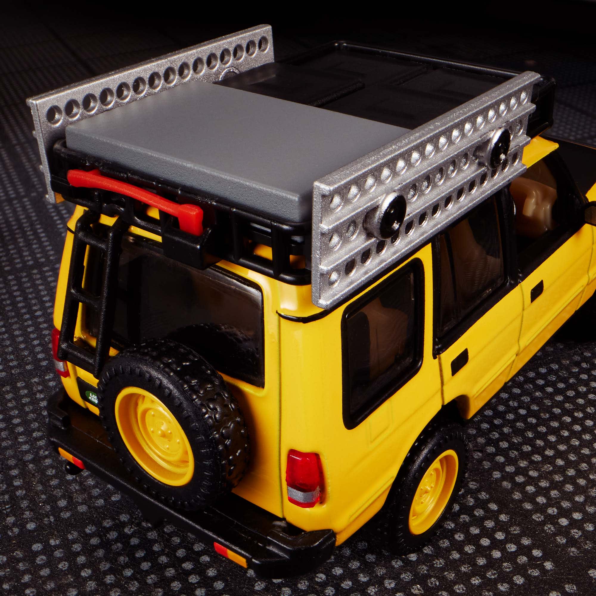 Hot Wheels Elite 64 Mod Shop '94 Land Rover Discovery - Image 9