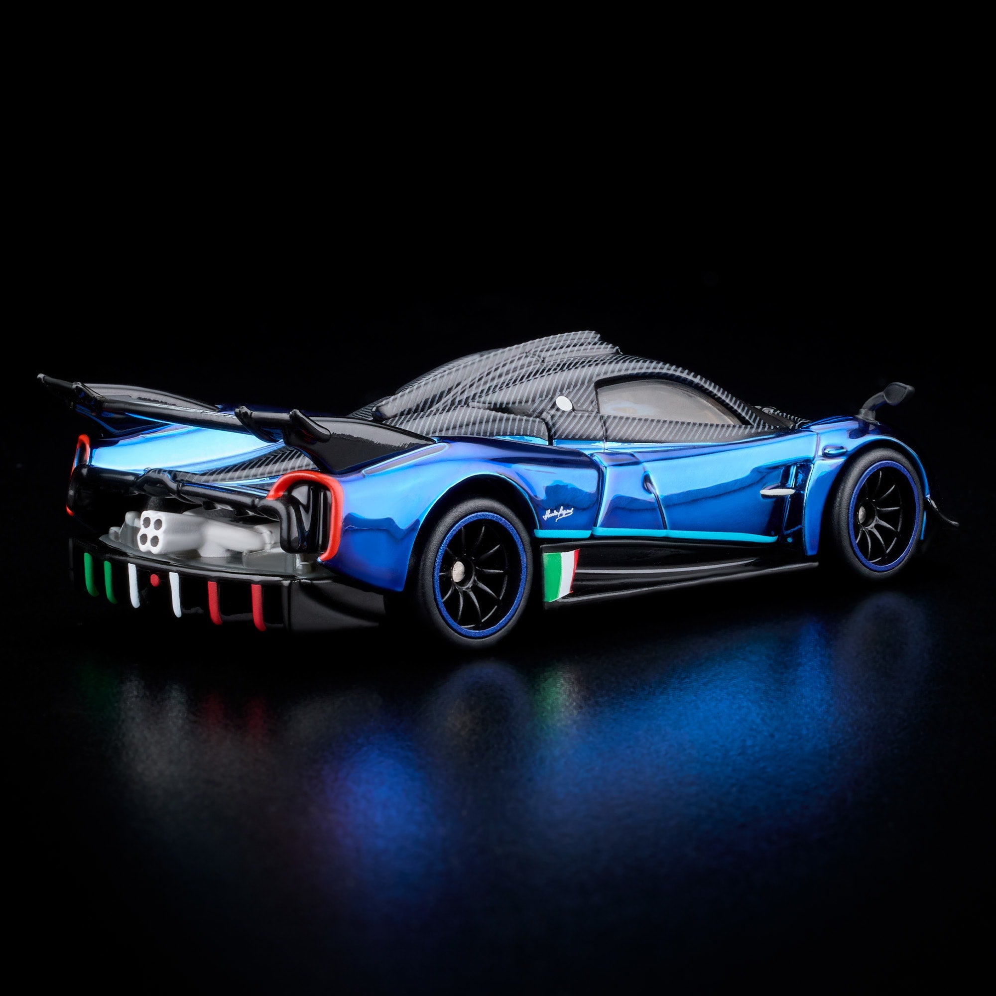 Hot Wheels RLC Exclusive 2021 Pagani Huayra R - Image 4