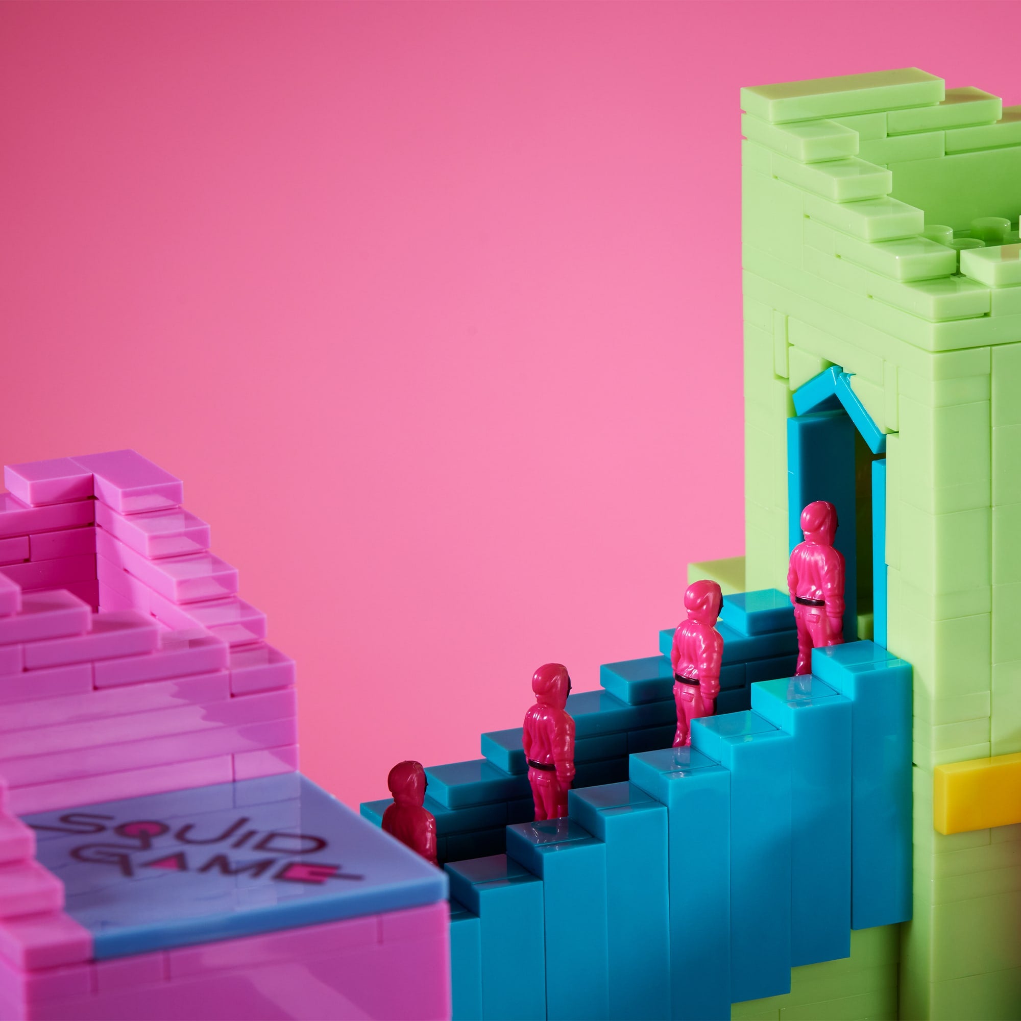 MEGA Squid Game Staircase Collector Building Set - Image 7