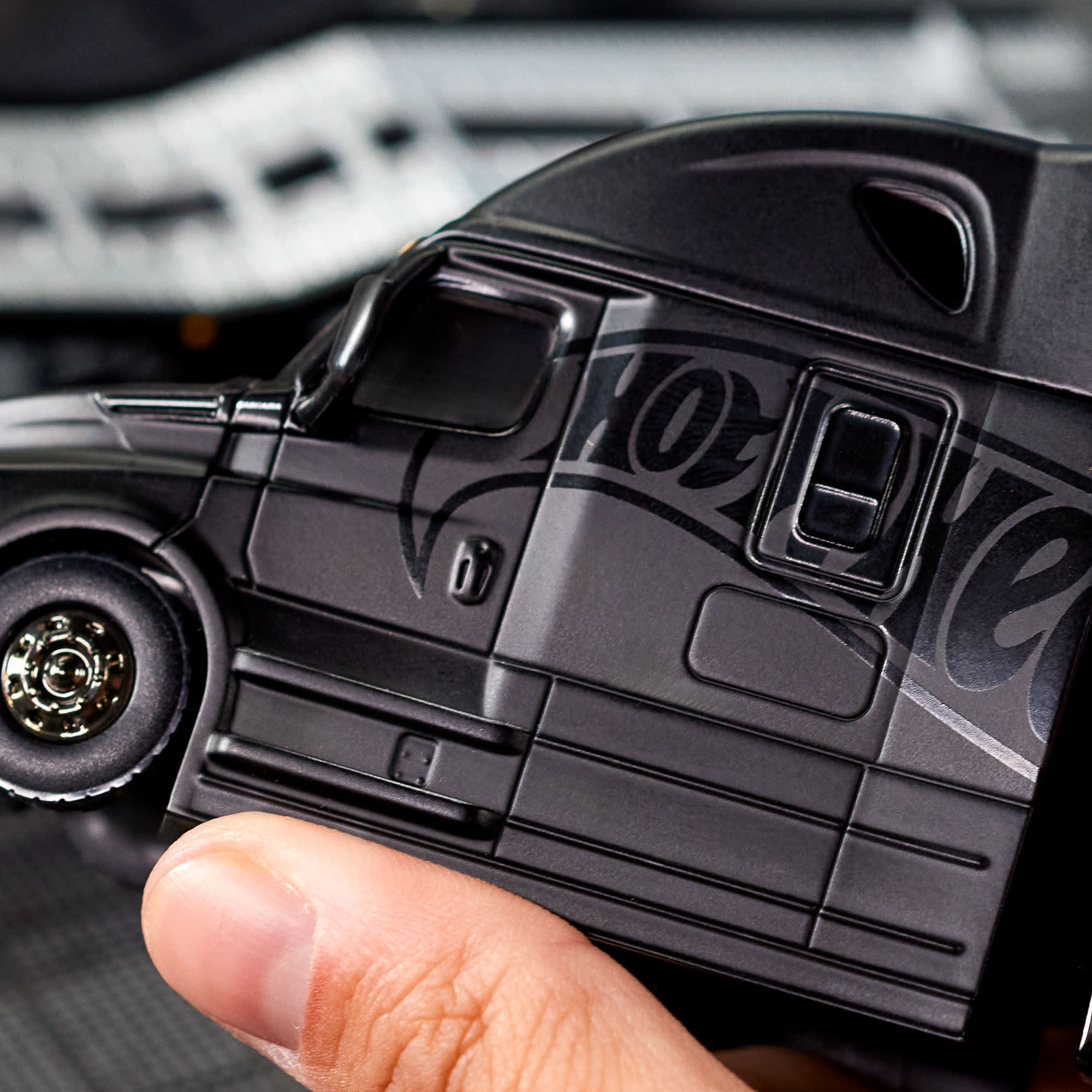Hot Wheels Elite 64 Freightliner Cascadia - Image 17