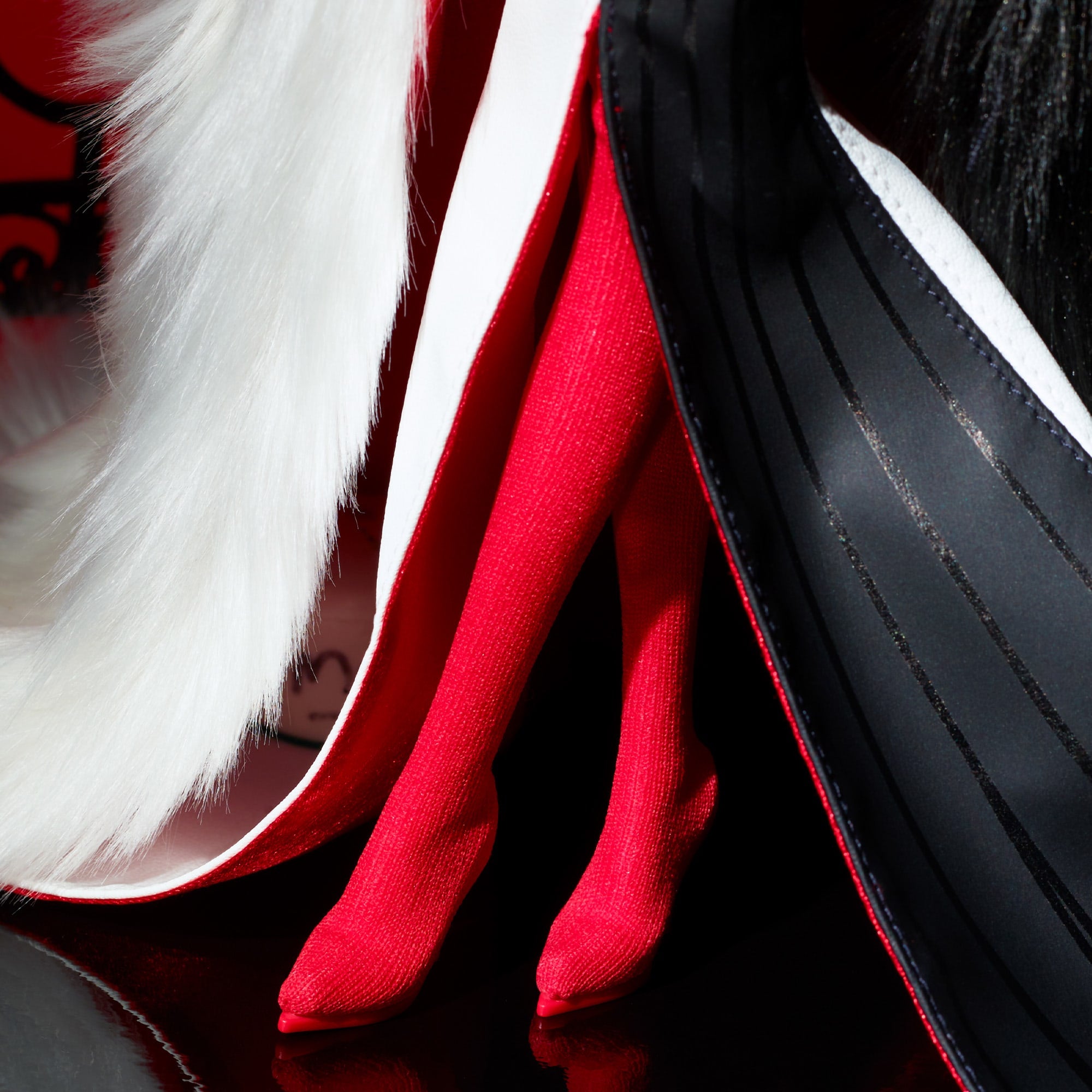 Disney Darkness Descends Cruella De Vil Doll - Image 7