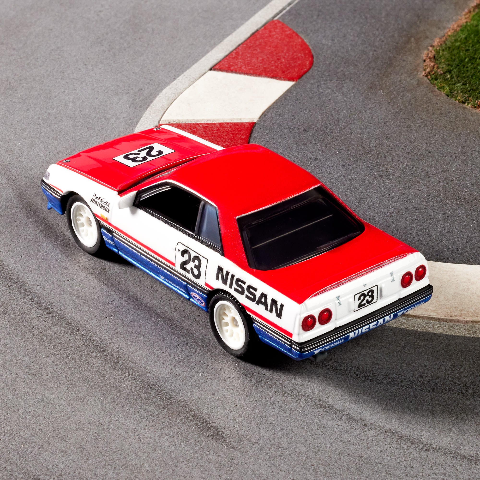 Matchbox 1987 Nissan Skyline GTS-R - Image 4