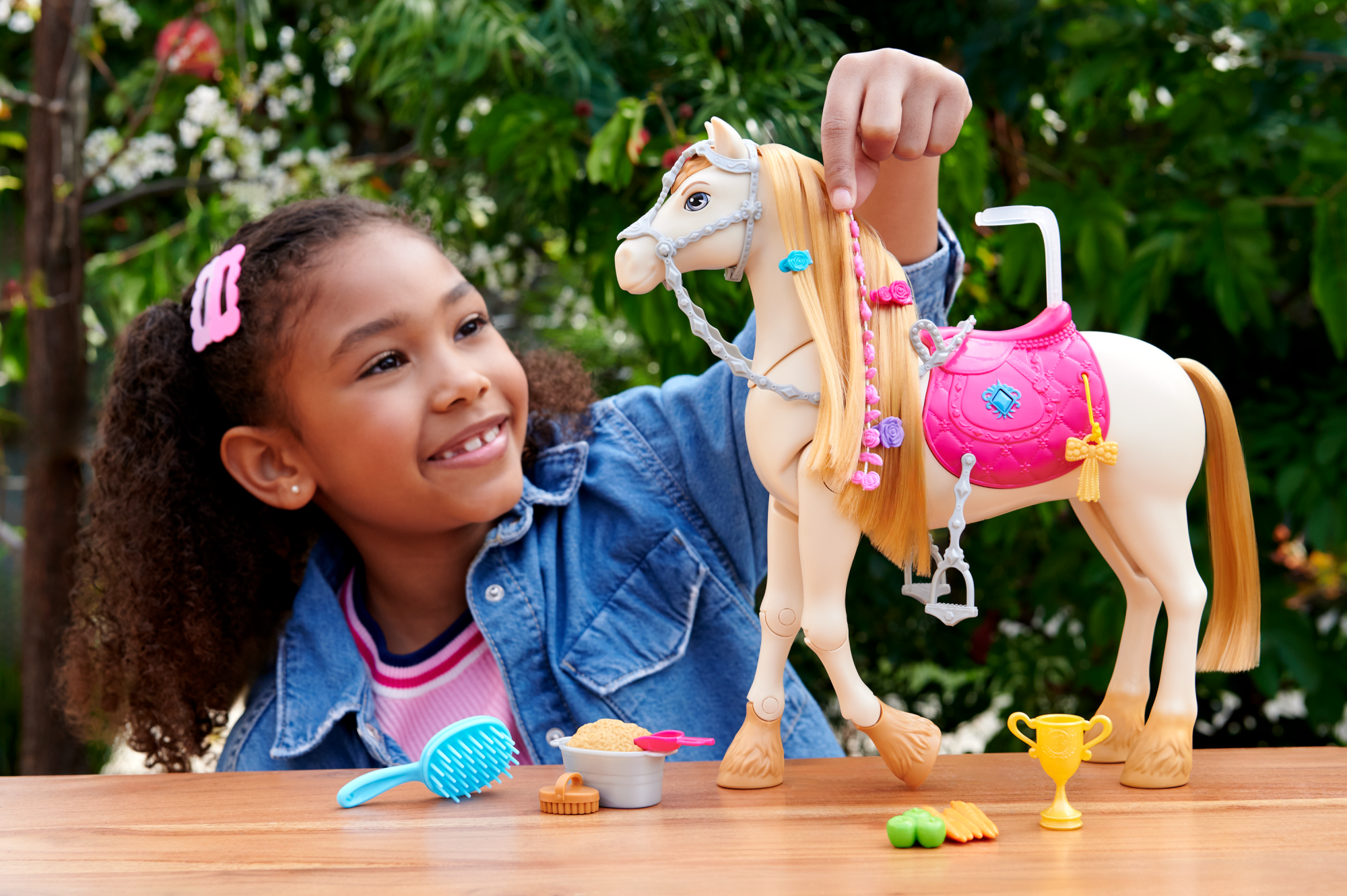 Barbie Mysteries: The Great Horse Chase interactive Toy Horse With Sounds. Music & Accessories - Image 2
