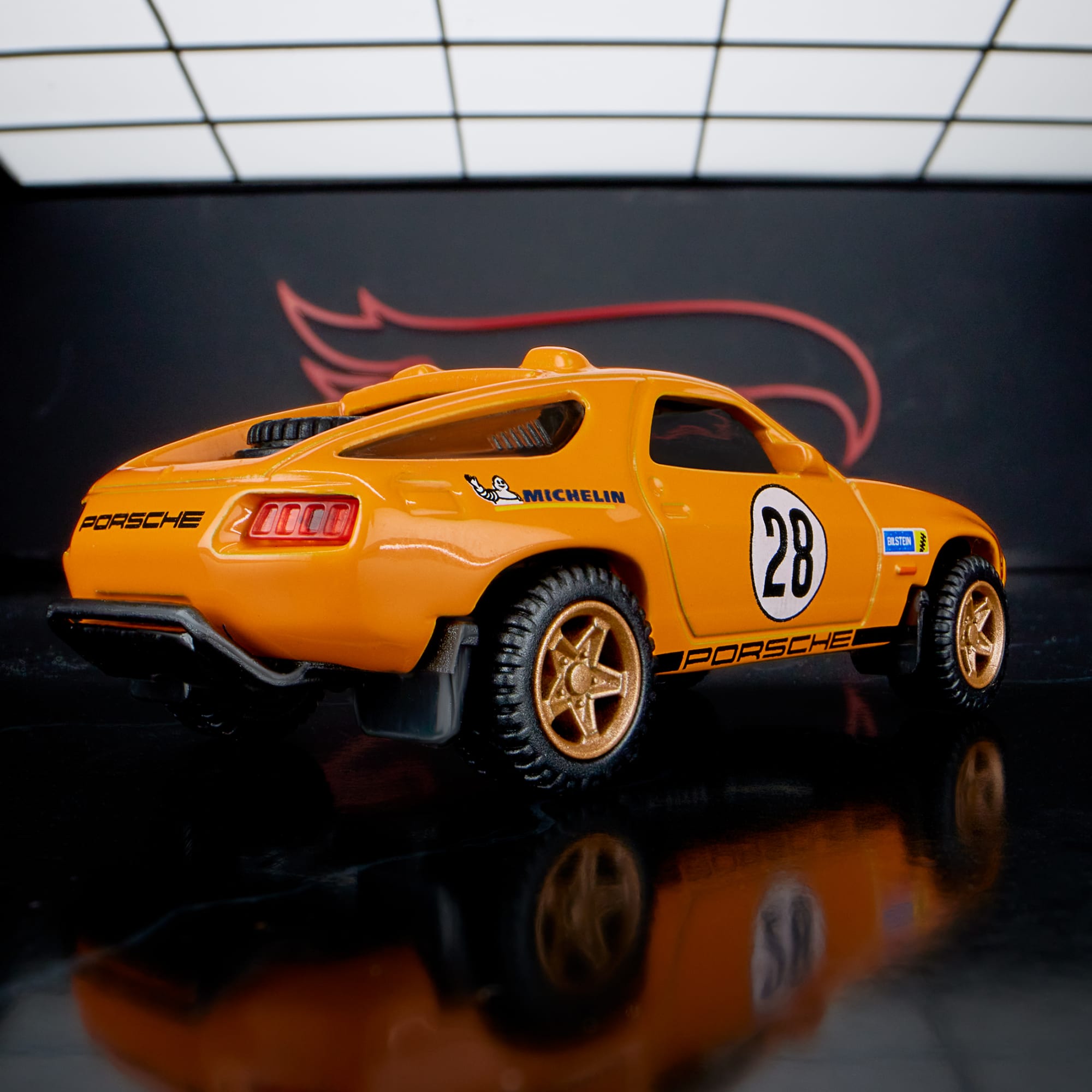 Hot Wheels Elite 64 Porsche 928 Safari - Image 4
