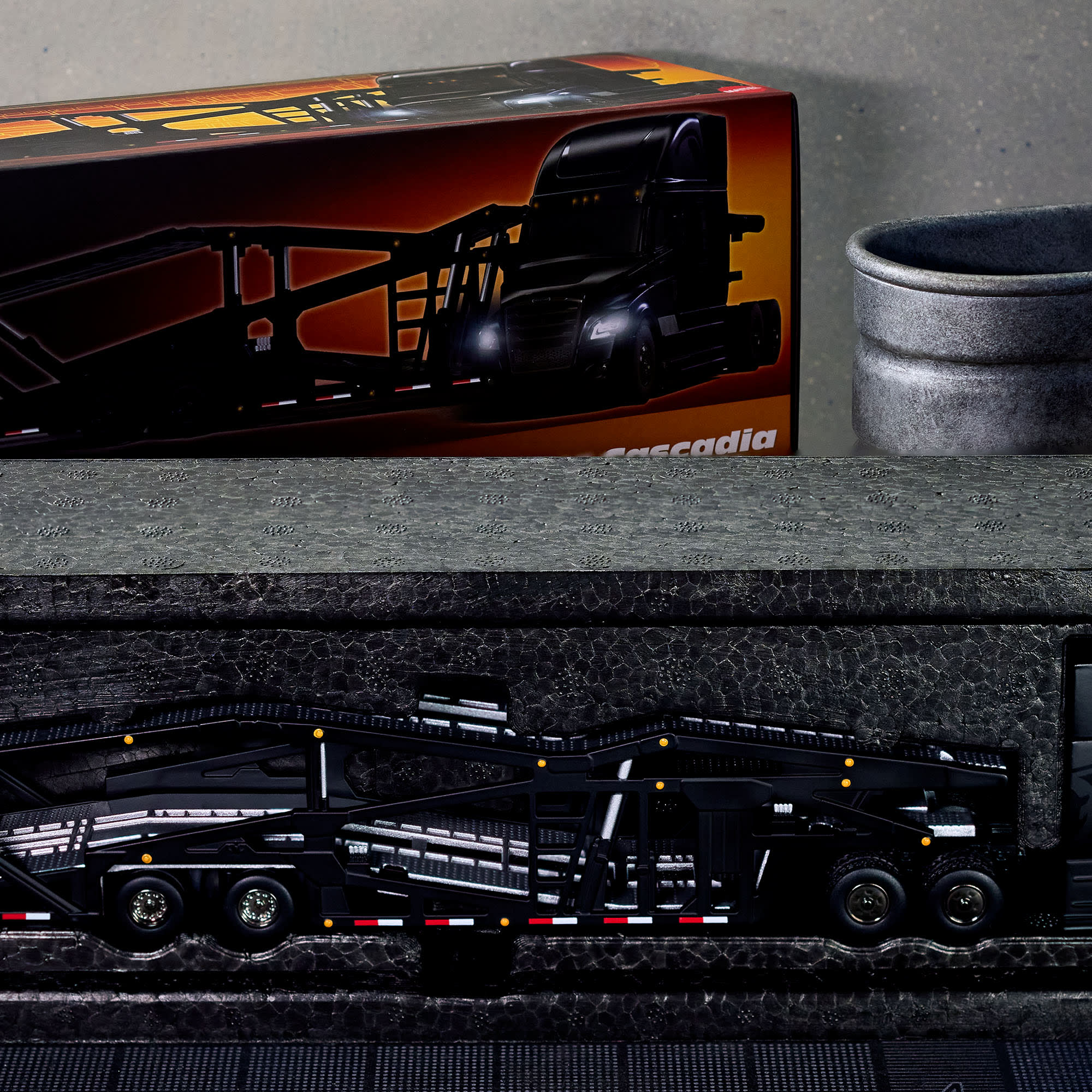 Hot Wheels Elite 64 Freightliner Cascadia - Image 10