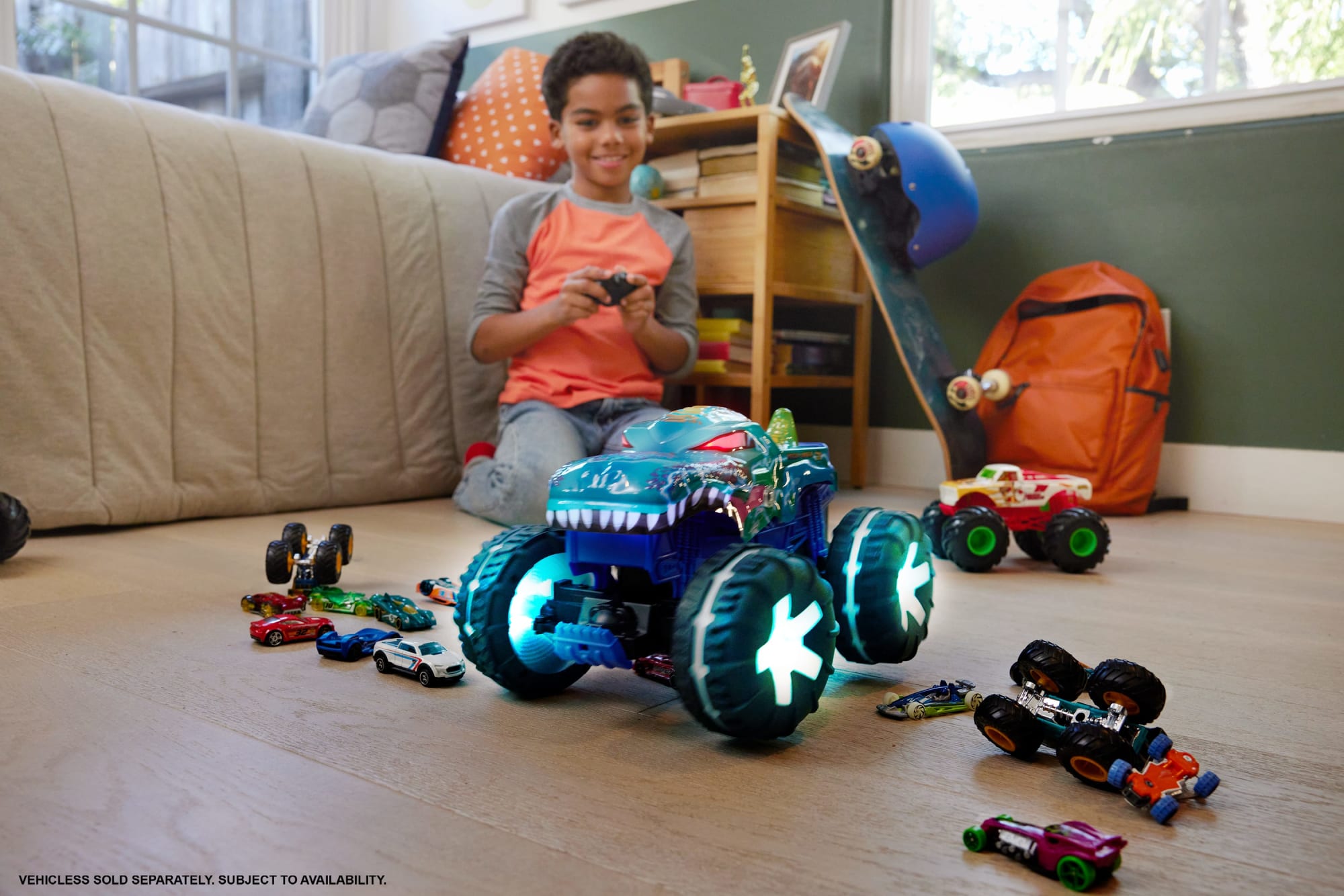 Hot Wheels Monster Trucks 1:15 Scale MEGA-Wrex Alive Remote-Control Vehicle. Battery-Powered RC With Interactive Lights & Sounds - Image 2
