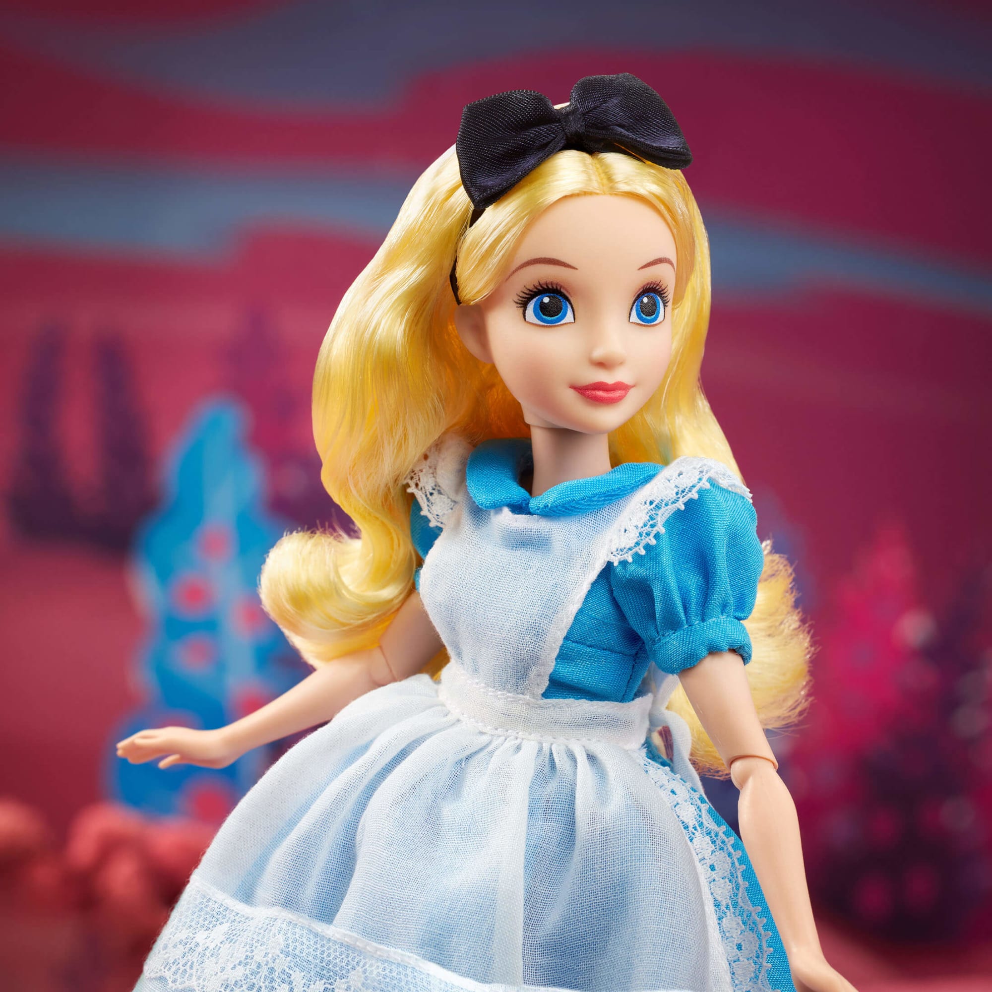 Disney Collector Alice in Wonderland Doll - Image 4