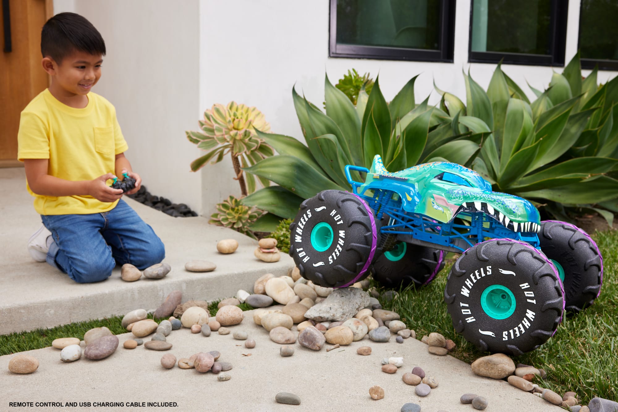 Hot Wheels Monster Trucks RC Battery-Powered 1:6th Scale MEGA-Wrex - Image 2
