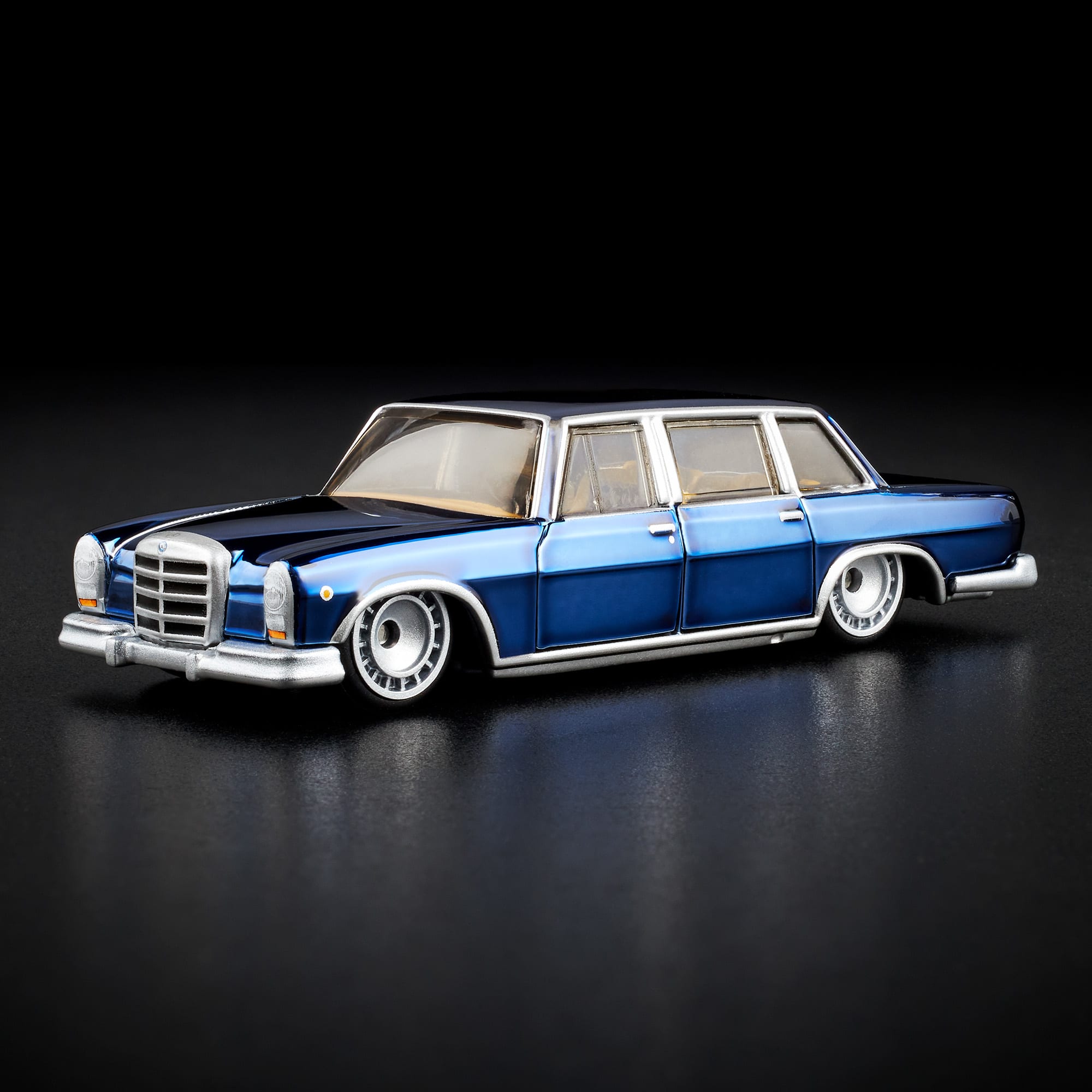 Hot Wheels RLC Exclusive 1964 Mercedes-Benz 600 - Image 3