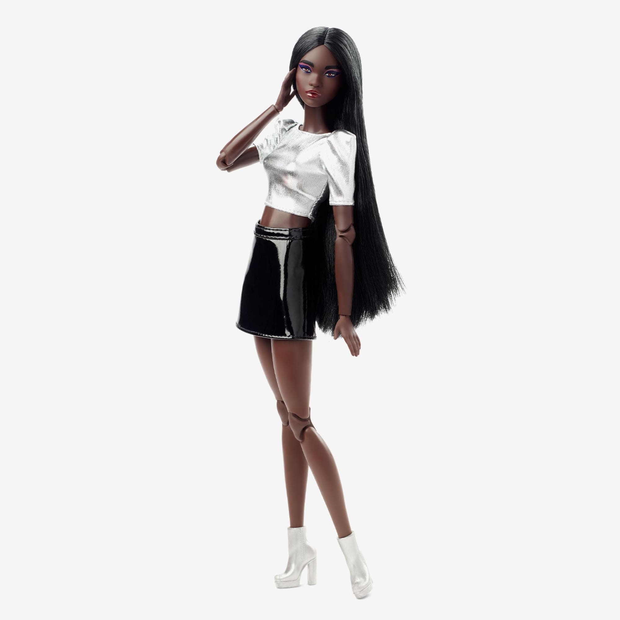 Barbie Signature Barbie Looks Doll (Tall. Dark Brown) - Image 3