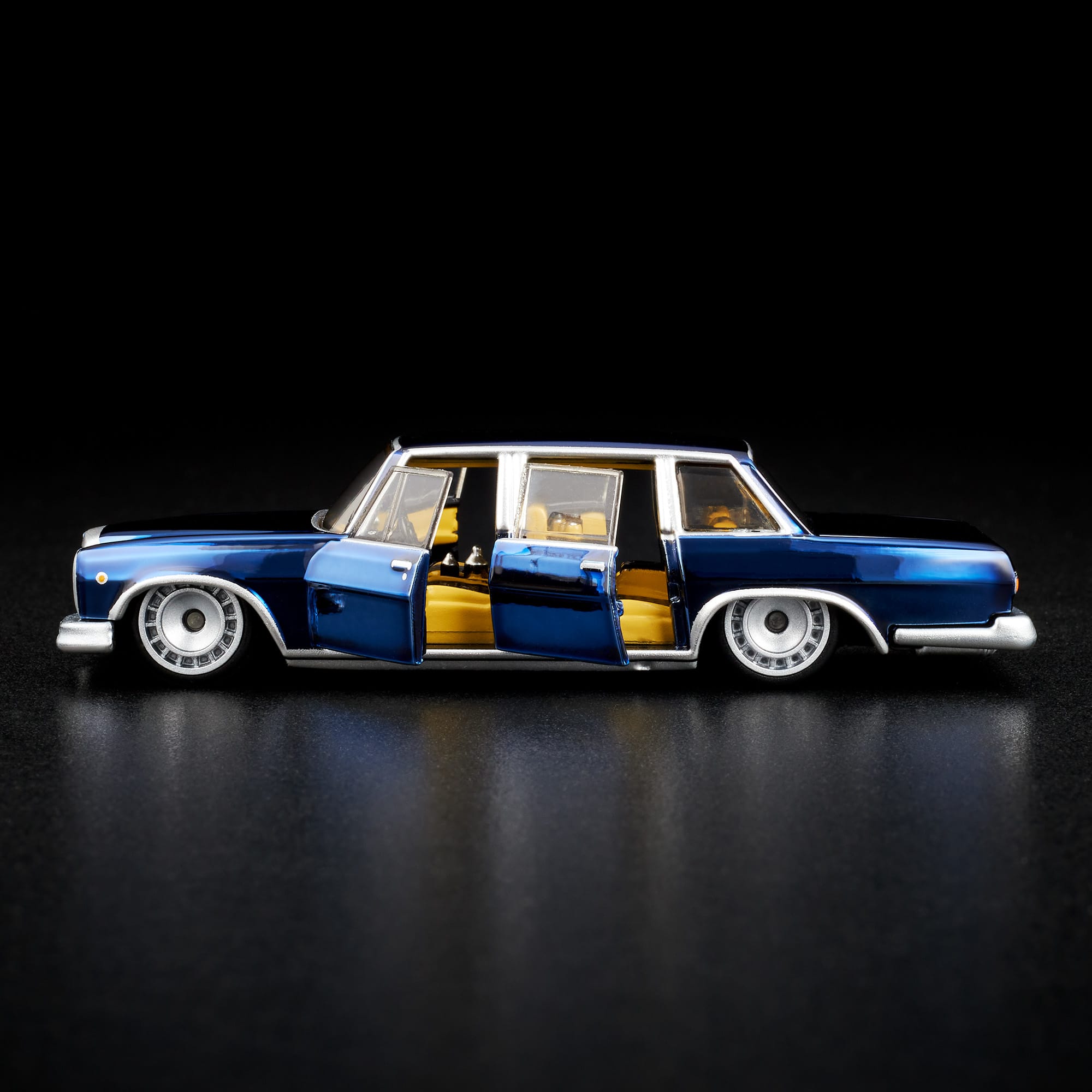 Hot Wheels RLC Exclusive 1964 Mercedes-Benz 600 - Image 12